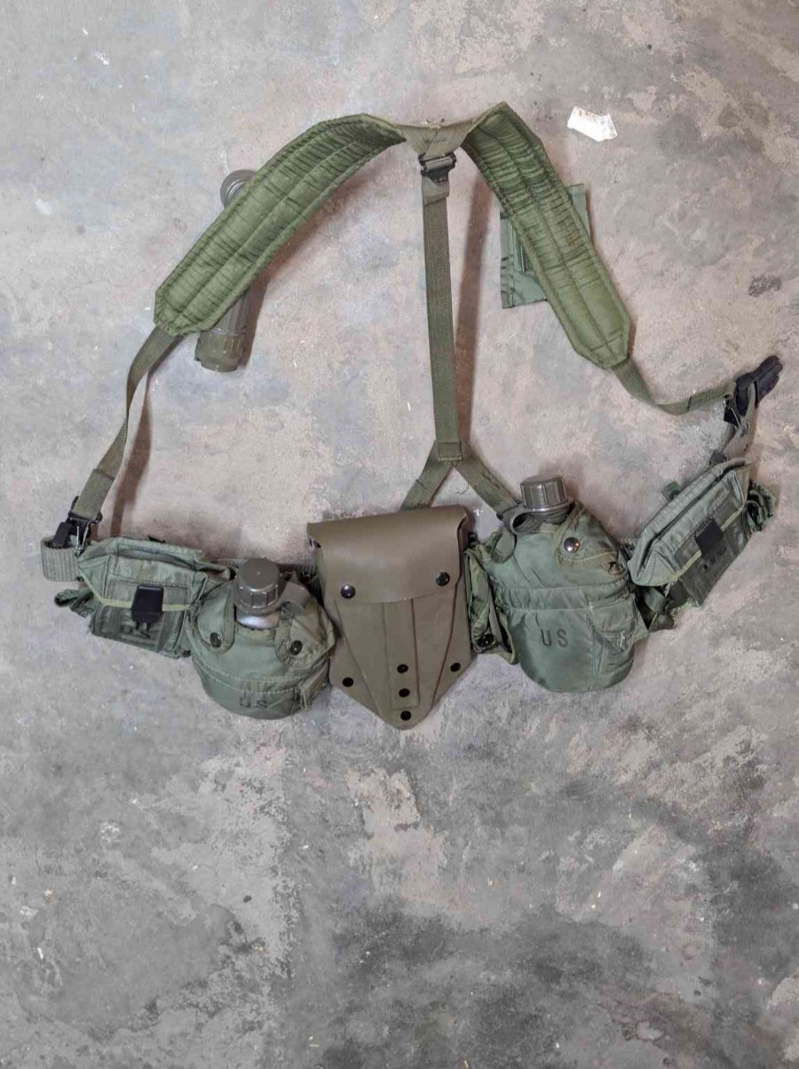 USGI Alice Webbing LC-2 (E-Tool/Flashlight/Canteens included) USGI Alice Webbing LC-2 (E-Tool/Flashlight/Canteens included)