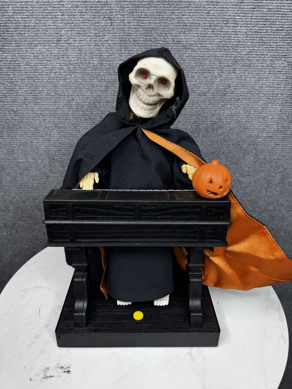 VTG 1990'S GEMMY ANIMATED GRIM REAPER PLAYING PIANO SKELTON RED EYES MOVES TESTD VTG 1990'S GEMMY ANIMATED GRIM REAPER PLAYING PIANO SKELTON RED EYES MOVES TESTD