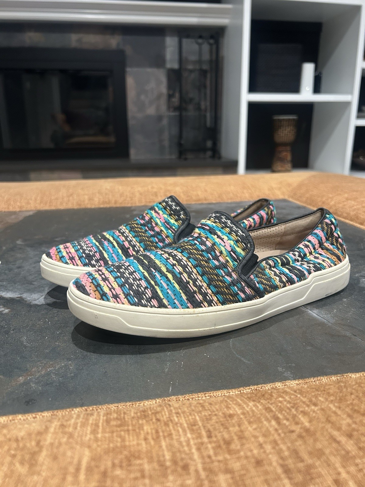 Women’s Via Spiga Multi-Color Woven Slip On Sneaker Size 8.5 M Women’s Via Spiga Multi-Color Woven Slip On Sneaker Size 8.5 M