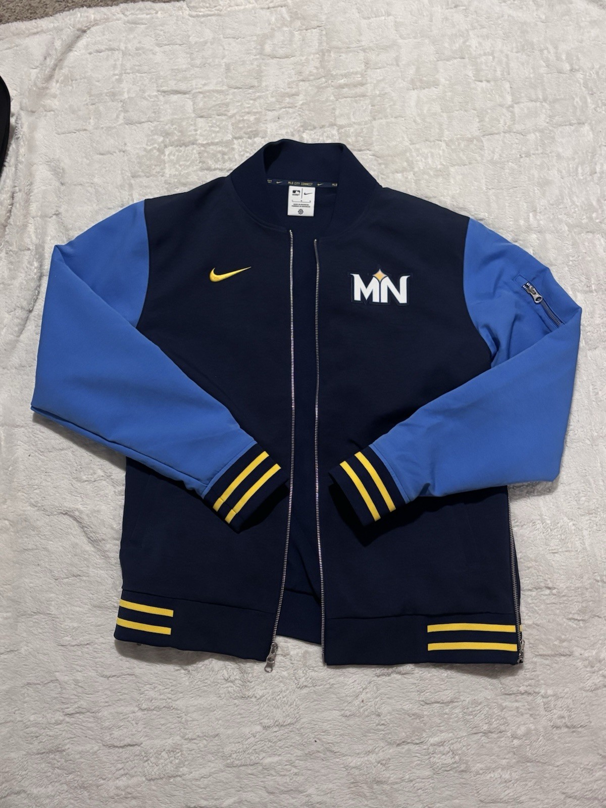 Nike MLB City Connect Minnesota Twins Full Zip Jacket Navy/Blue/Yellow Size L Nike MLB City Connect Minnesota Twins Full Zip Jacket Navy/Blue/Yellow Size L