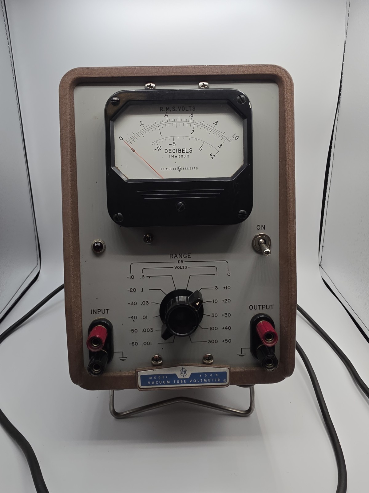Vintage Hewlett Packard HP Model 400D Vacuum Tube Voltmeter *Powers On*