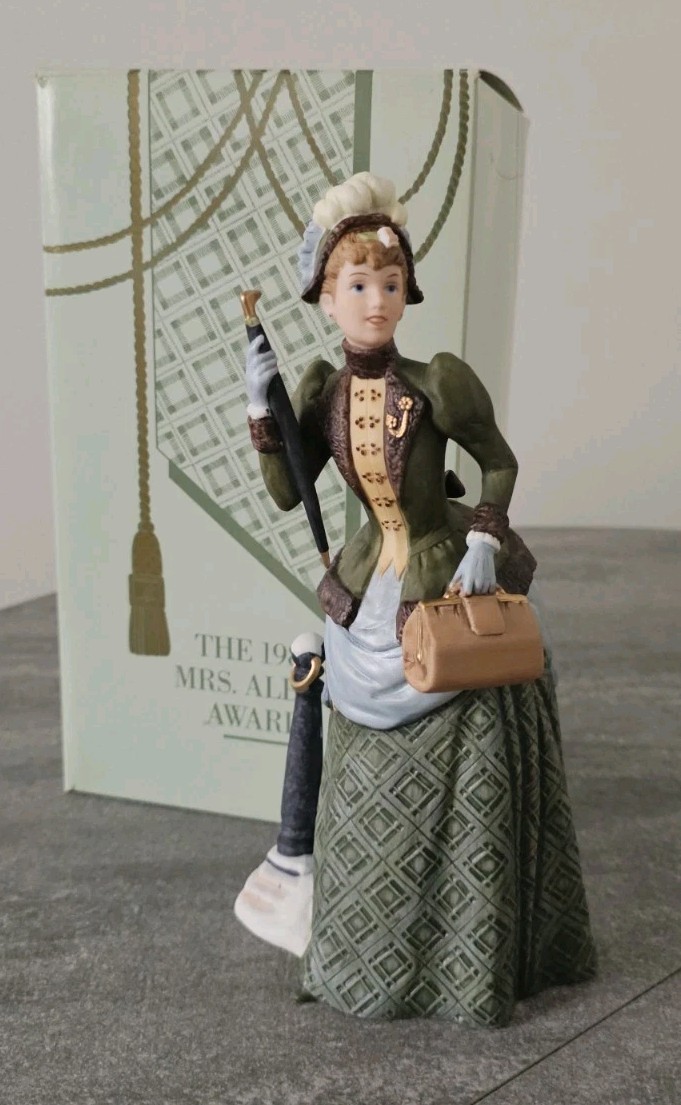 Vintage Avon 1987 President\'s Club Albee Award Full-Size Porcelain Lady w/Box