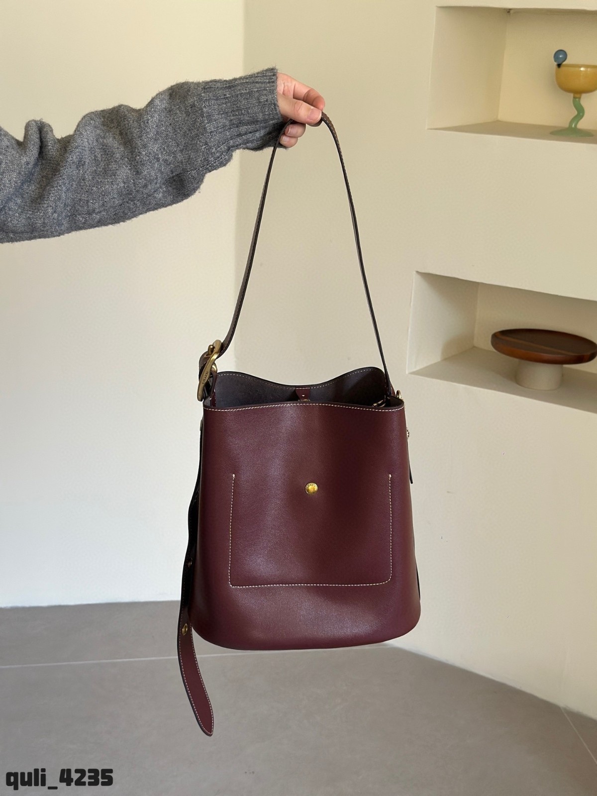 COACH Women\'s Leather Bucket Shaped Casual Handbag/Shoulder Bag 11x11x7in COACH Women\'s Leather Bucket Shaped Casual Handbag/Shoulder Bag 11x11x7in