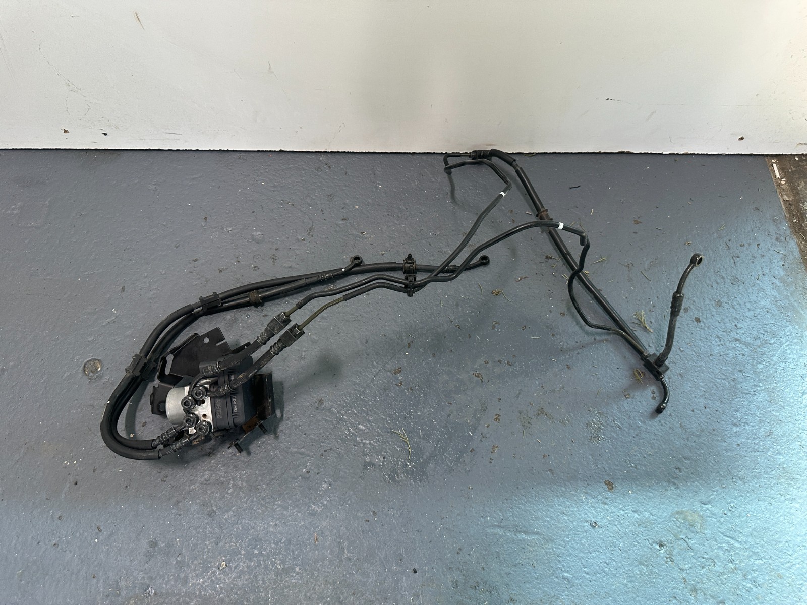 2025 21-25 Yamaha YZF R7 ABS PUMP CONTROL MODULE COMPUTER BRAKE LINES OEM