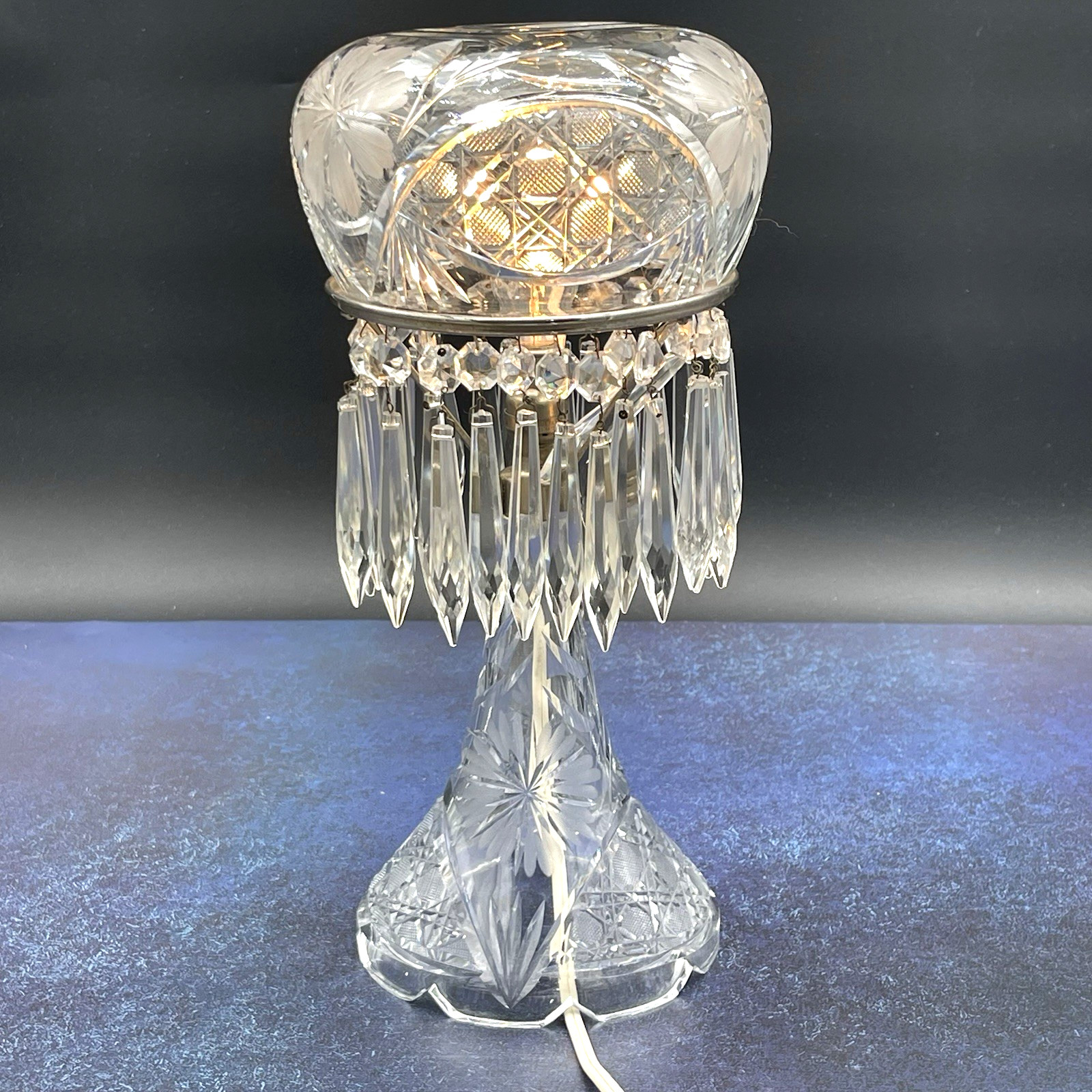 Atq Vtg Fine Cut Crystal Mushroom Lamp Flowers w/ 30 Prisms 13.25\