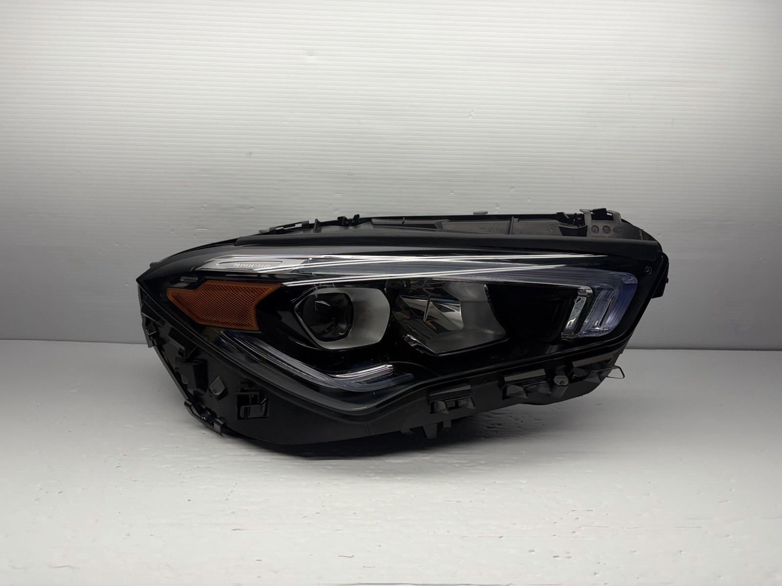 20-23 Mercedes Benz CLA250 Passenger Side RT LED Headlight OEM 1189068800 20-23 Mercedes Benz CLA250 Passenger Side RT LED Headlight OEM 1189068800