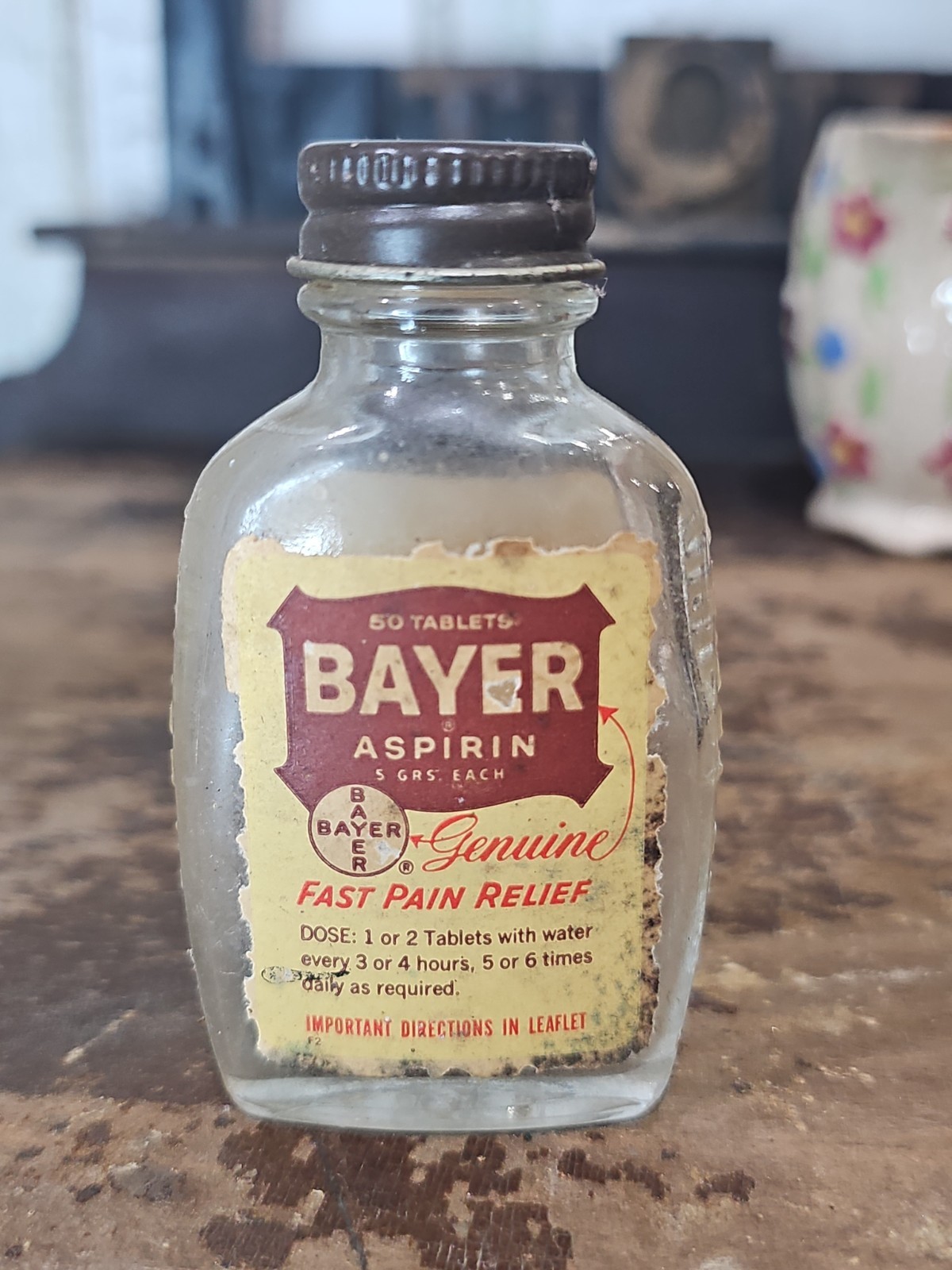 Vtg Bayer Aspirin 50 Tab Glass Bottle w/Original Metal Cap/Labels–Empty c. 1940s