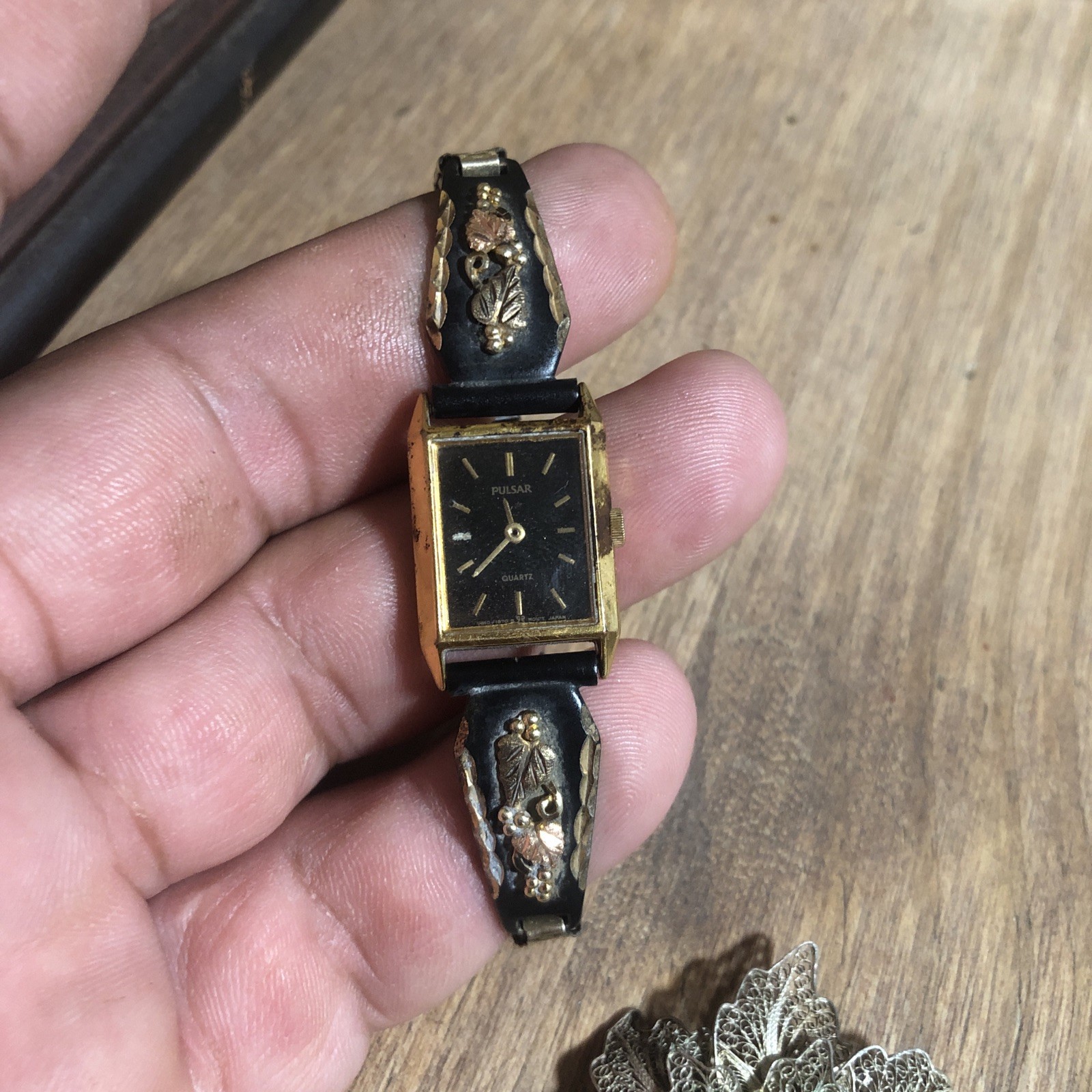 Vintage Landstrom’s Black Hills Gold Pulsar Watch W171 Leaves Orig Box Vintage Landstrom’s Black Hills Gold Pulsar Watch W171 Leaves Orig Box