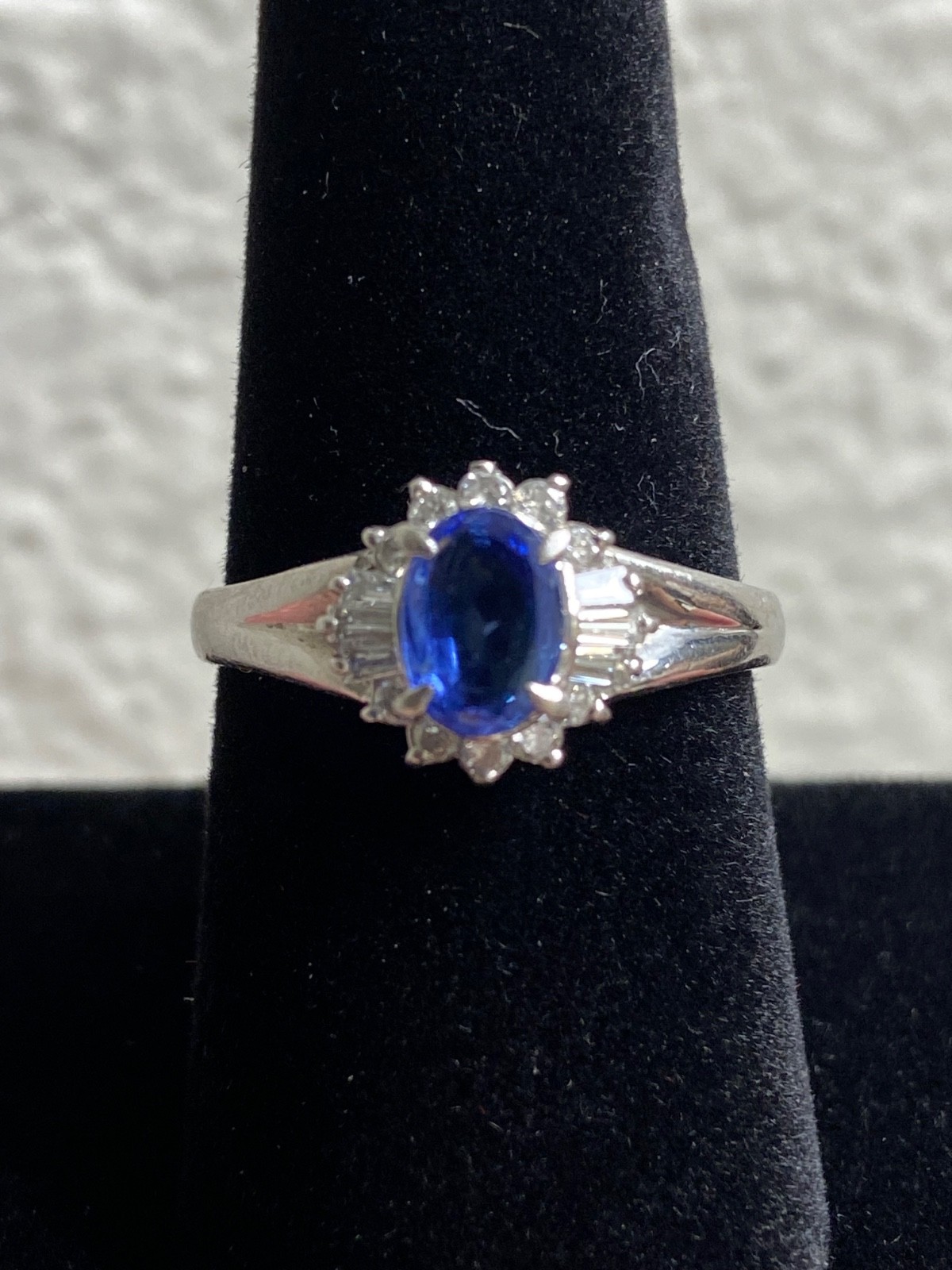 Sapphire & Diamond Platinum Ring Sapphire & Diamond Platinum Ring