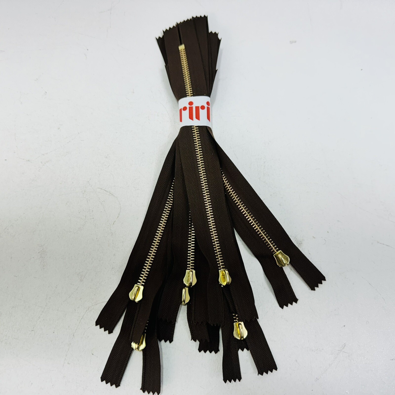 9X - RiRi Zipper M6, One Way Separating End GOLD, Brown, Twill Flach 9\ 9X - RiRi Zipper M6, One Way Separating End GOLD, Brown, Twill Flach 9\