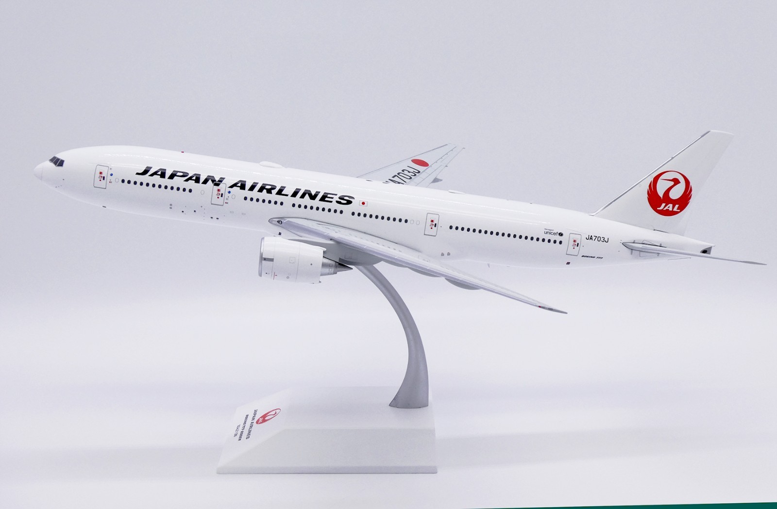 Japan Airlines (JAL) Boeing 777 - 1/200 Scale - Flight Miniatures - BEAUTIFUL PL Japan Airlines (JAL) Boeing 777 - 1/200 Scale - Flight Miniatures - BEAUTIFUL PL