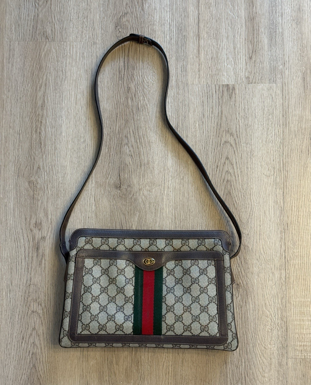 Gucci GG Supreme Shoulder Stripe Crossbody Bag Beige Canvas Gucci GG Supreme Shoulder Stripe Crossbody Bag Beige Canvas