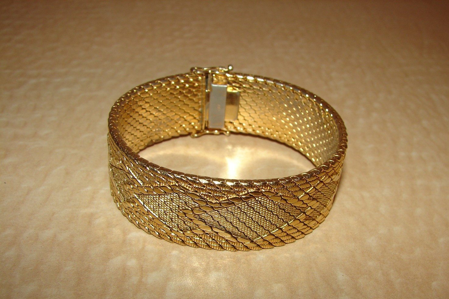 Italian 18K Gold Plated Wide Mesh Bracelet Vintage Designer DeCesare Italian 18K Gold Plated Wide Mesh Bracelet Vintage Designer DeCesare