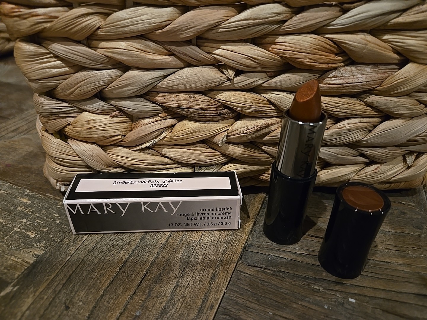 Mary Kay Creme Lipstick Gingerbread #022822 .13 oz NIB RETIRED Mary Kay Creme Lipstick Gingerbread #022822 .13 oz NIB RETIRED