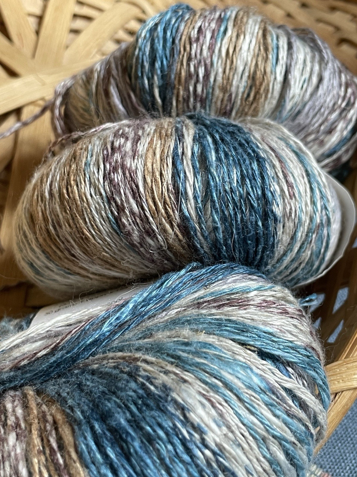 Classic Elite BELLA LINO Linen/Viscose/Cotton Yarn- “breezy” 3Balls-discontinued Classic Elite BELLA LINO Linen/Viscose/Cotton Yarn- “breezy” 3Balls-discontinued
