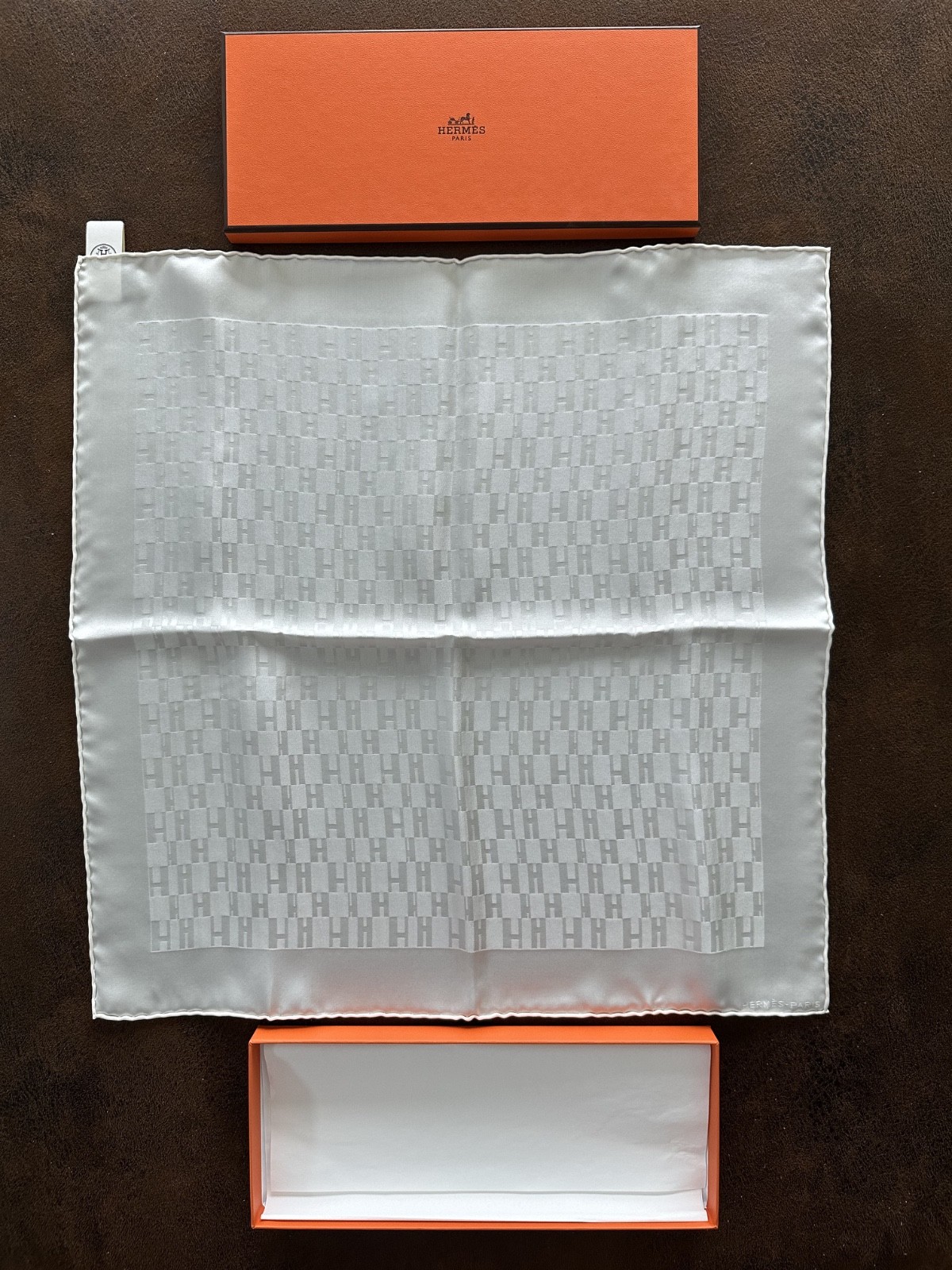 Hermes Faconnee Grand H Pocket Square (Pochette) White 16.5\ Hermes Faconnee Grand H Pocket Square (Pochette) White 16.5\