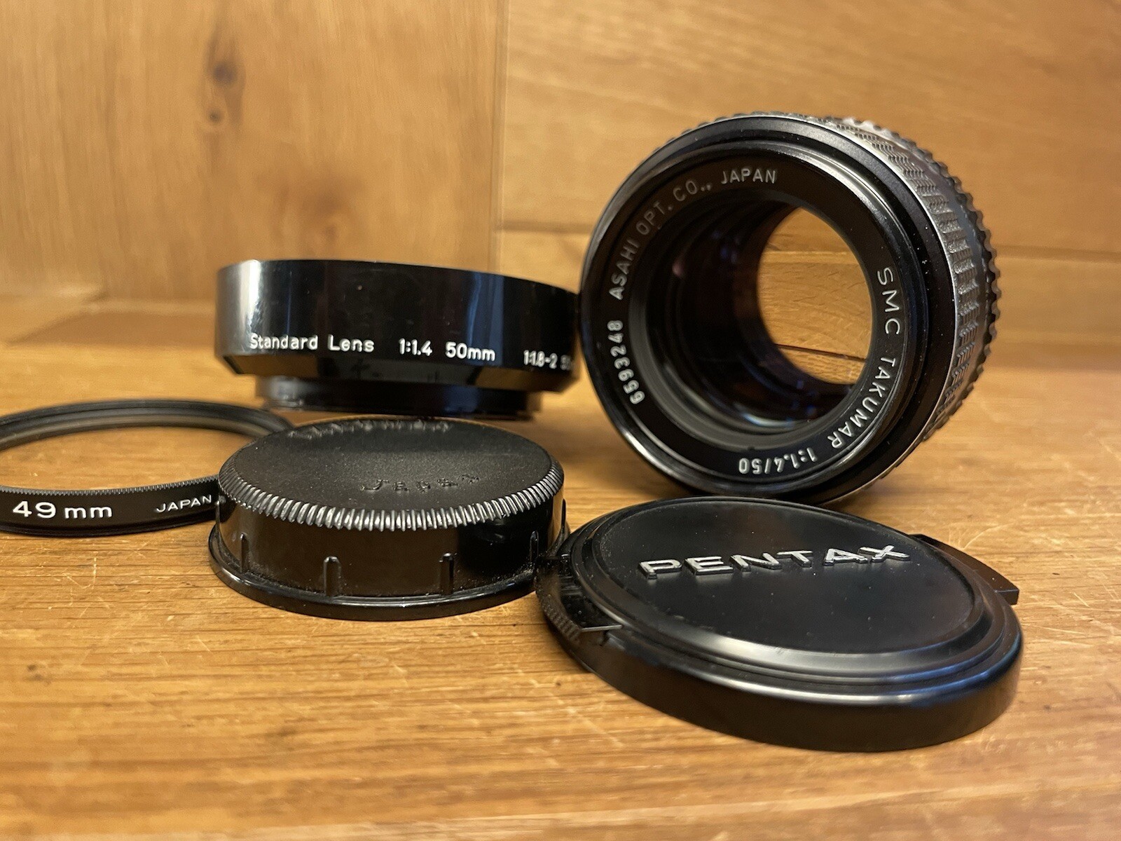 *Almost Mint w/ Hood* Pentax SMC Takumar 50mm F/1.4 Late Model Standard Lens M42