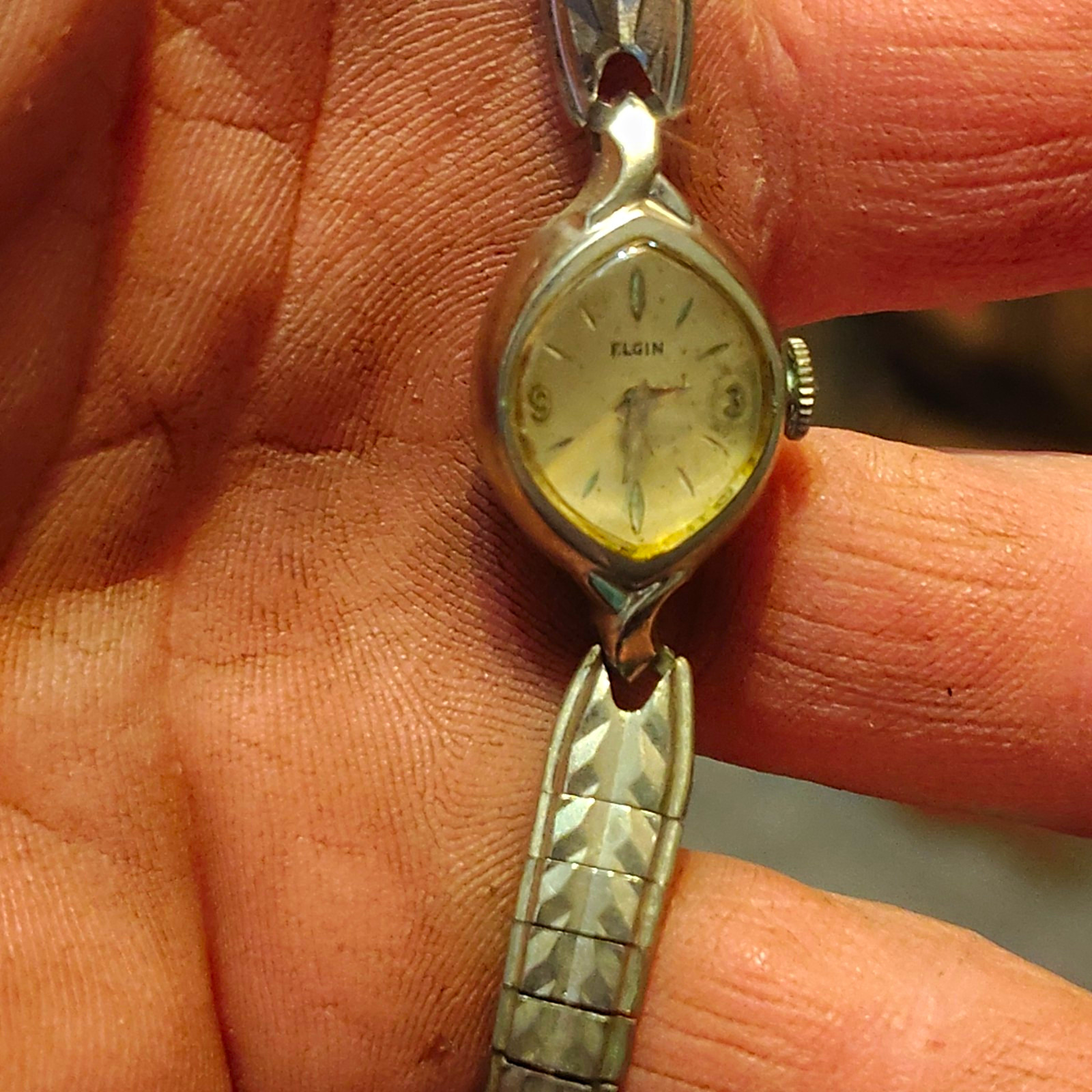 Elgin Women’s Vintage 1950s 10K RGP Oval Mechanical Watch 17J Elgin Women’s Vintage 1950s 10K RGP Oval Mechanical Watch 17J