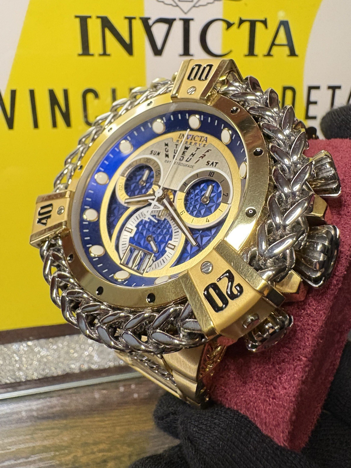 Invicta Reserve Bolt Herc Hercules Premium Swiss 8040.n Day Retrograd Gold 31782 Invicta Reserve Bolt Herc Hercules Premium Swiss 8040.n Day Retrograd Gold 31782
