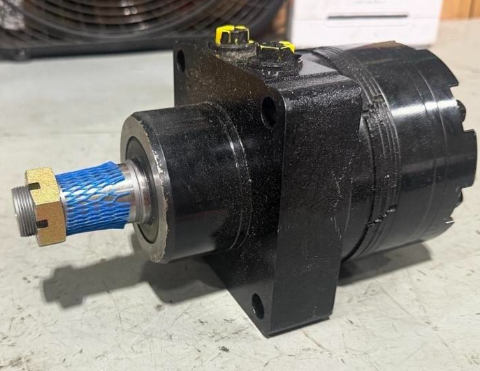 1PCS Replace Parker TF0240US080AA Hydraulic Motor For Turf Mower 1PCS Replace Parker TF0240US080AA Hydraulic Motor For Turf Mower