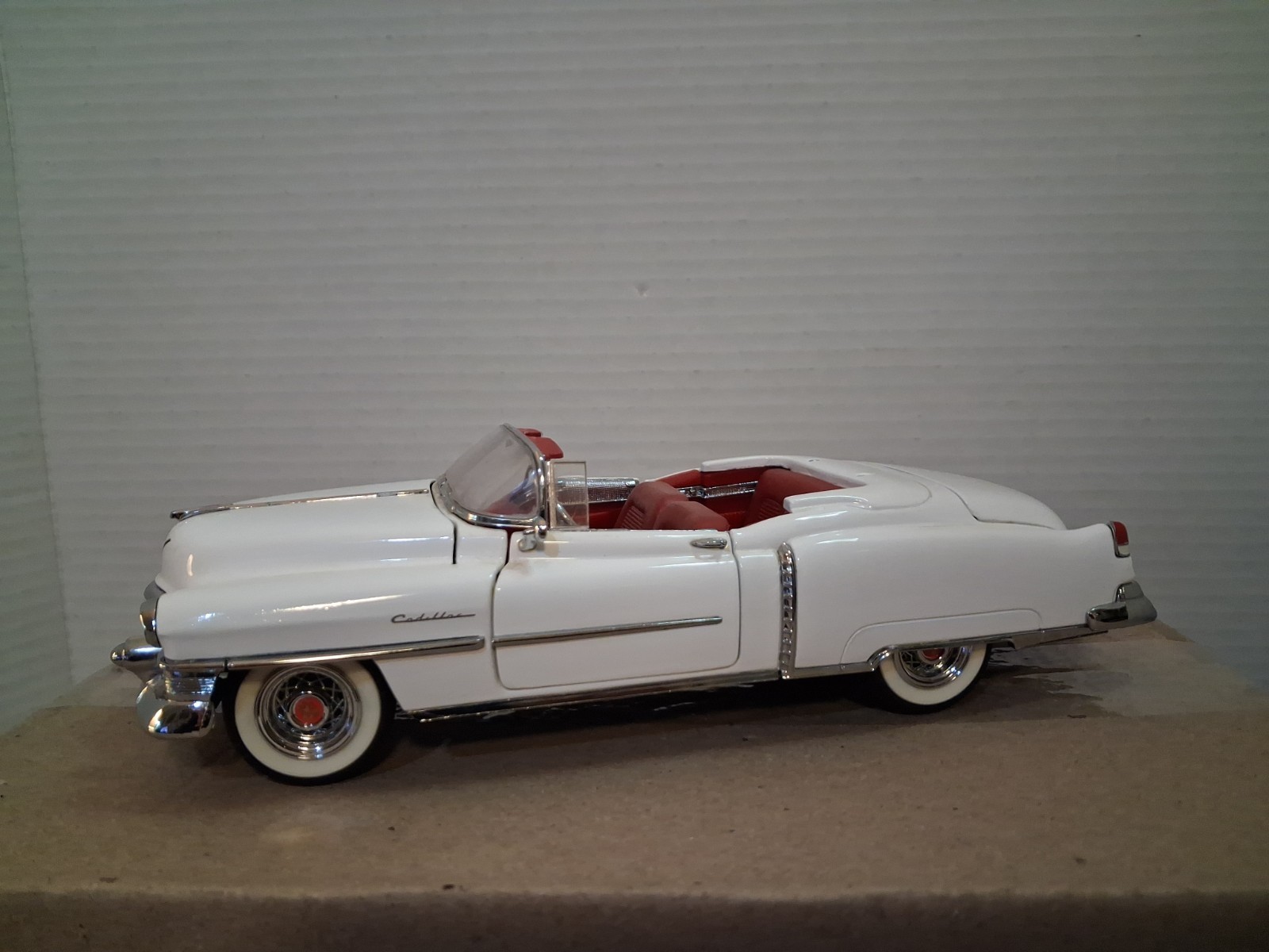 FRANKLIN MINT 1:24 Scale Diecast Model 1953 CADILLAC ELDORADIO Convertible WHITE