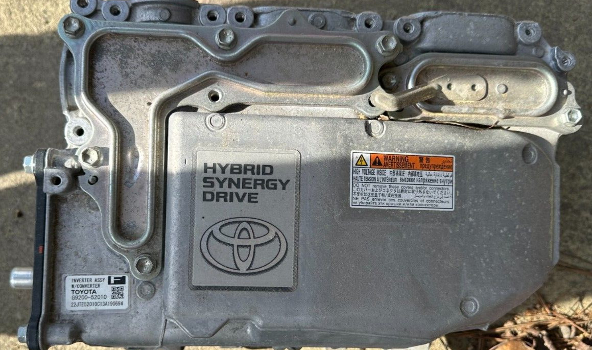 12-16 TOYOTA PRIUS 