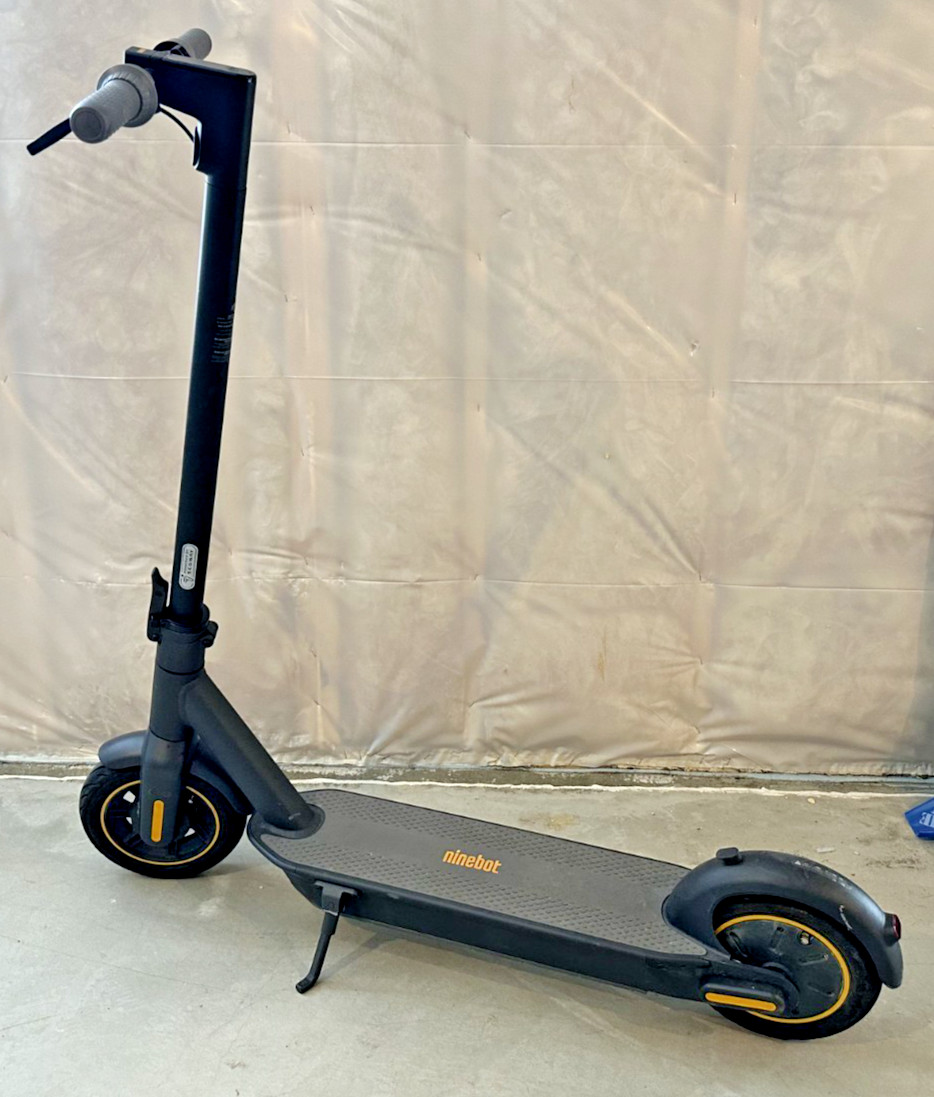 Segway - G30P Electric Scooter Foldable - **LOCAL PICKUP ONLY**