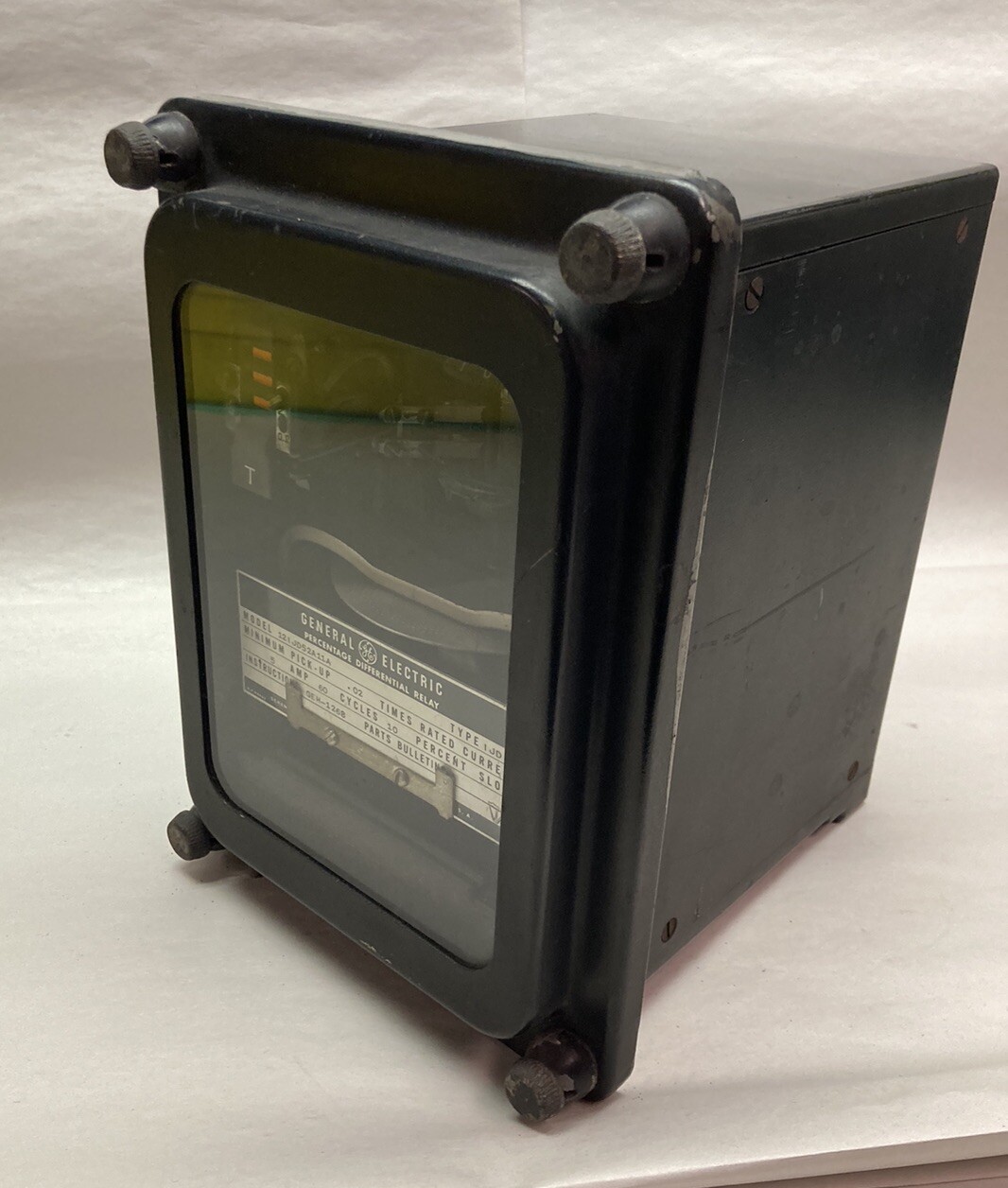General Electric,12IJD52A11A,Auxiliary Relay 5A 60 Cycles 10 Percent Slope