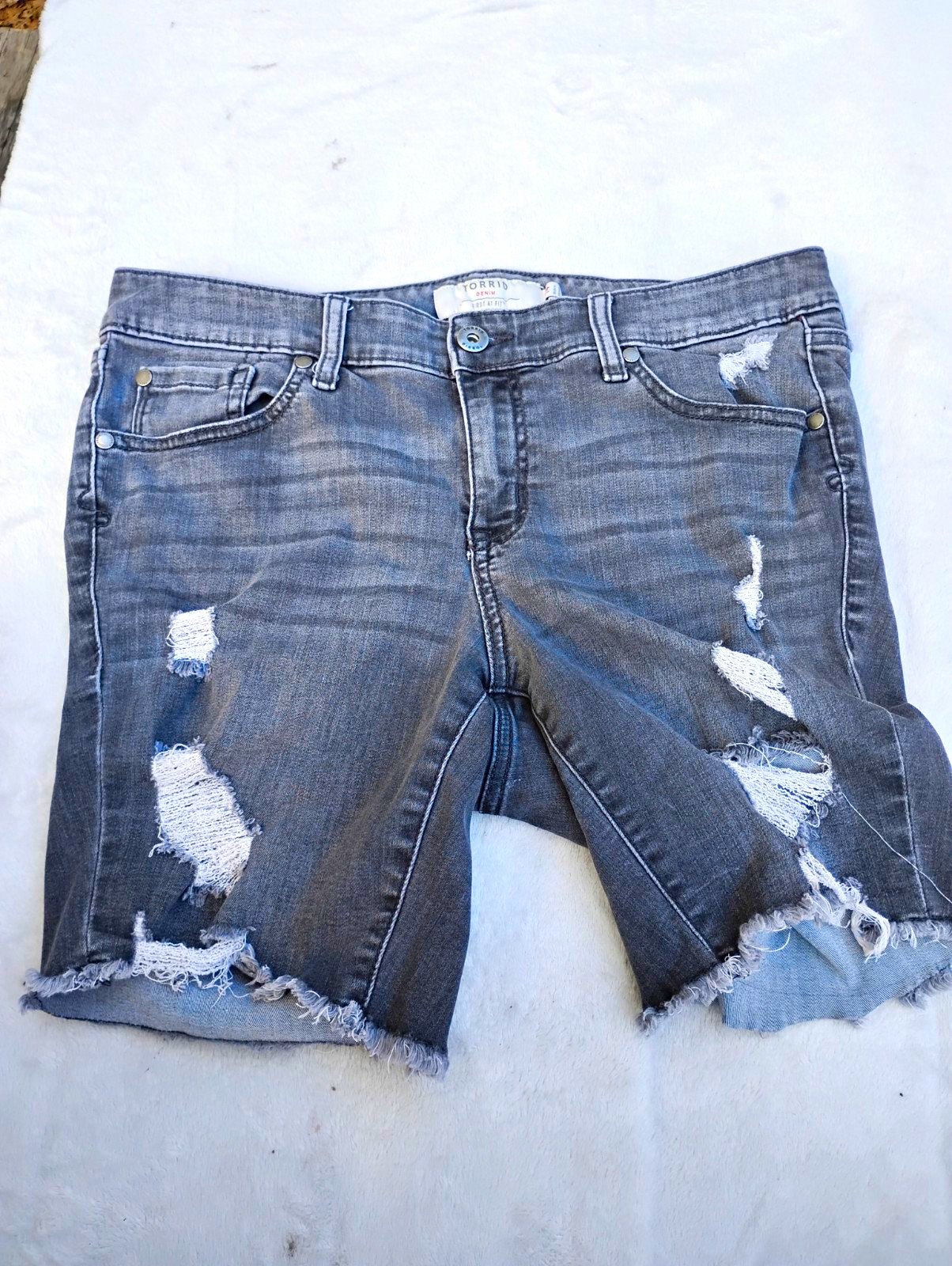 Torrid First At Fit Women’s Gray Denim Distressed Cut Off Shorts XL 14 Torrid First At Fit Women’s Gray Denim Distressed Cut Off Shorts XL 14