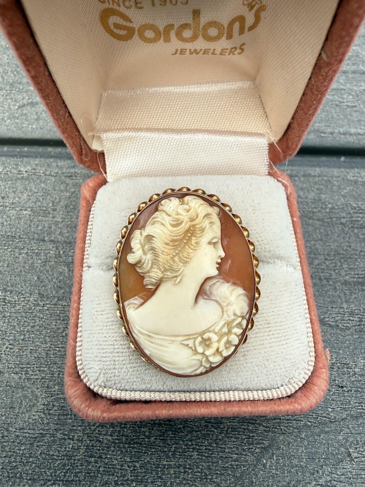 Vintage 10k Yellow Gold 30mm Lady Shell Cameo Rope Twist Pendant Brooch 5.76g Vintage 10k Yellow Gold 30mm Lady Shell Cameo Rope Twist Pendant Brooch 5.76g