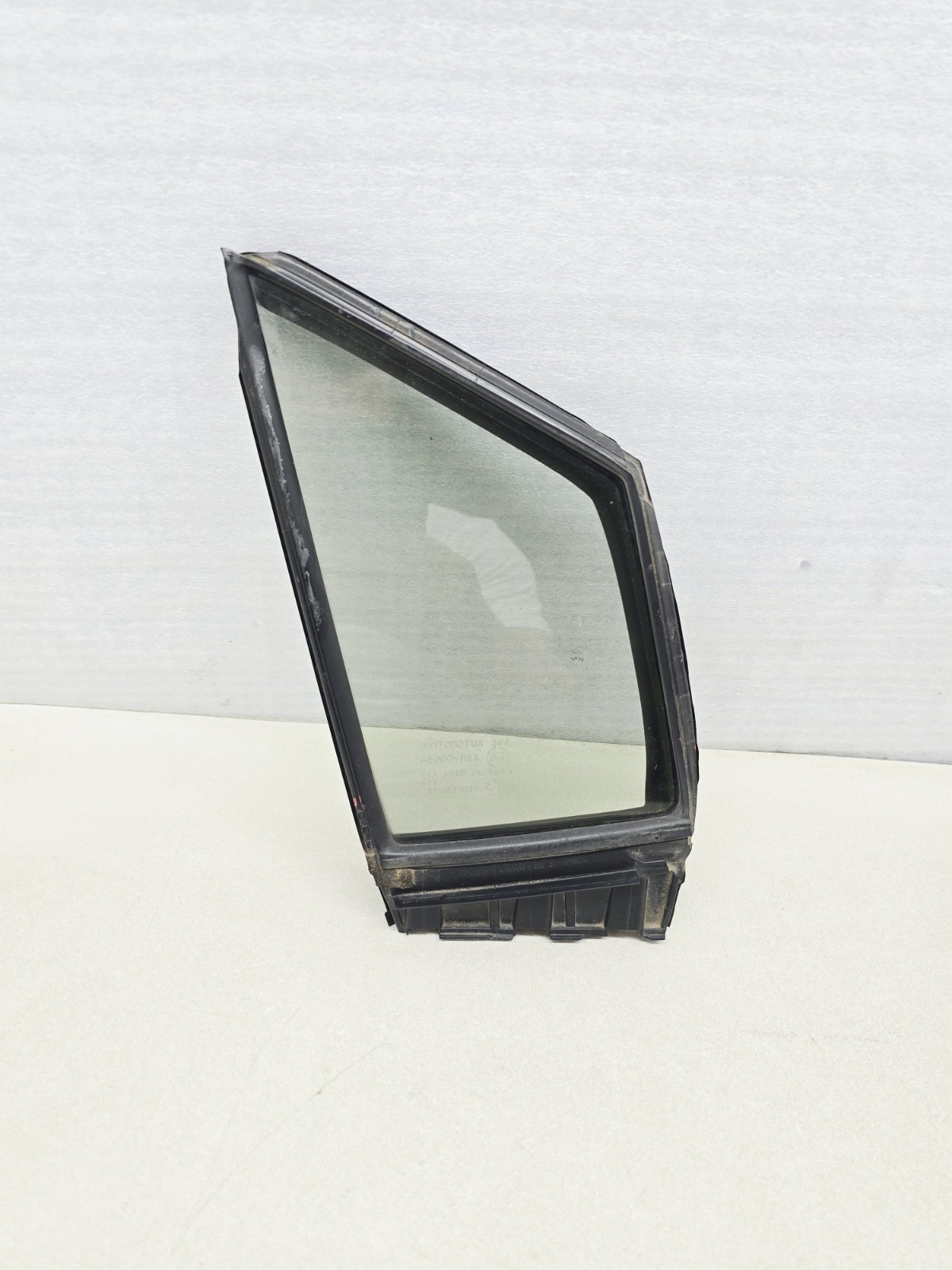 2020-2024 TOYOTA COROLLA SEDAN RIGHT FRONT DOOR VENT GLASS OEM 2020-2024 TOYOTA COROLLA SEDAN RIGHT FRONT DOOR VENT GLASS OEM