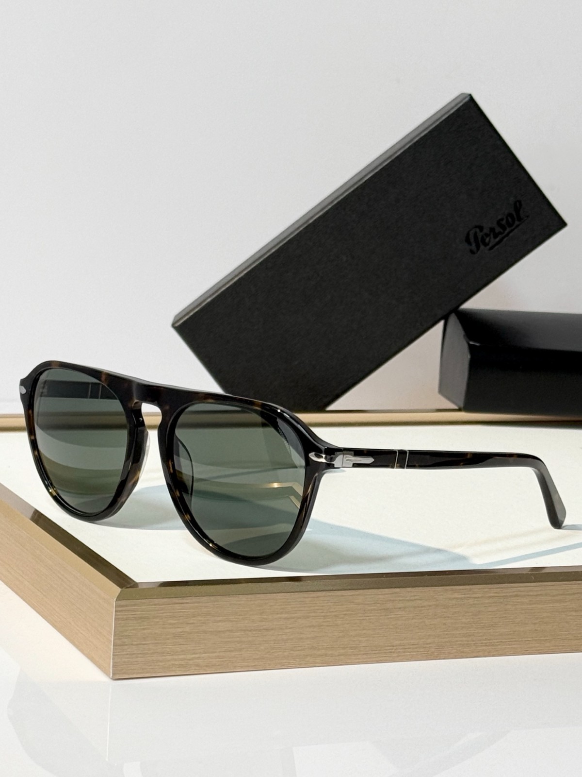 Persol 3302-S Tortoise Brown Round Green Gray Lens Sunglasses 55-19-145 Persol 3302-S Tortoise Brown Round Green Gray Lens Sunglasses 55-19-145