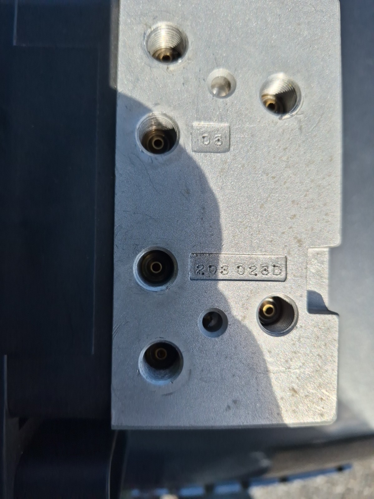 Hydraulic Distribution Block Number 203 923D Hydraulic Distribution Block Number 203 923D