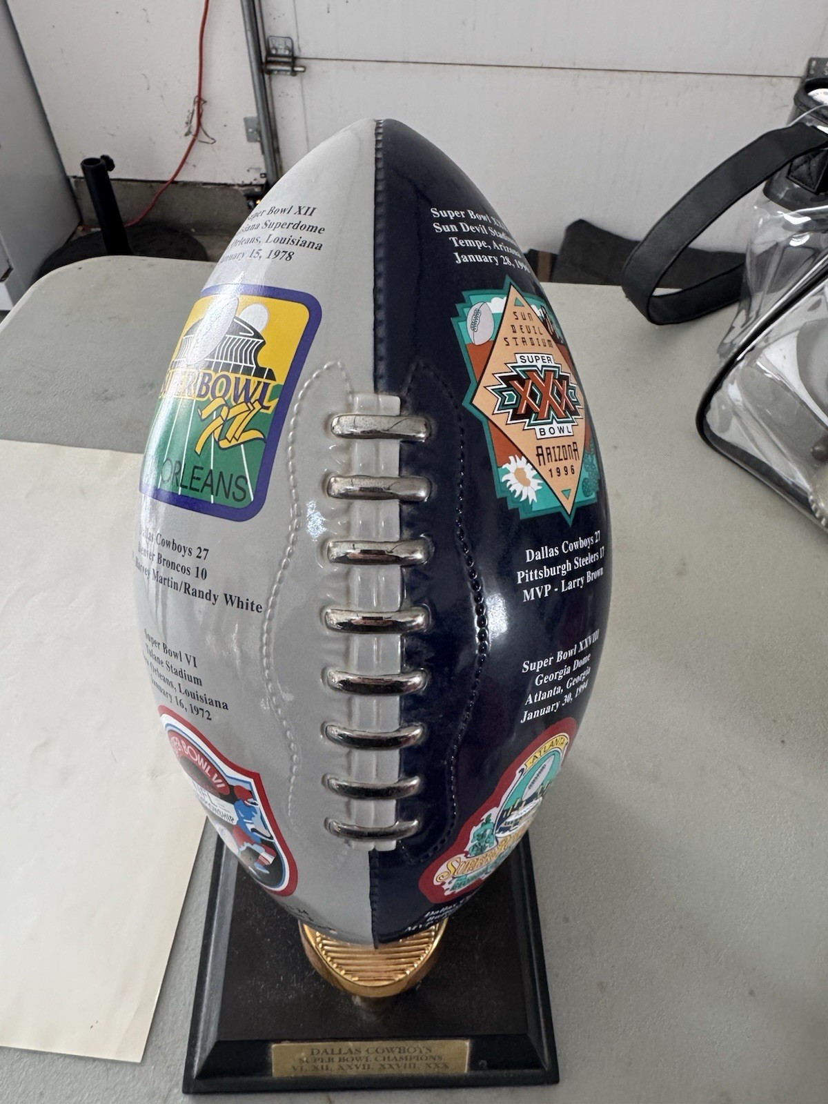 2005 Danbury Mint Dallas Cowboys 5x Super Bowl Champions Commutative Trophy 2005 Danbury Mint Dallas Cowboys 5x Super Bowl Champions Commutative Trophy