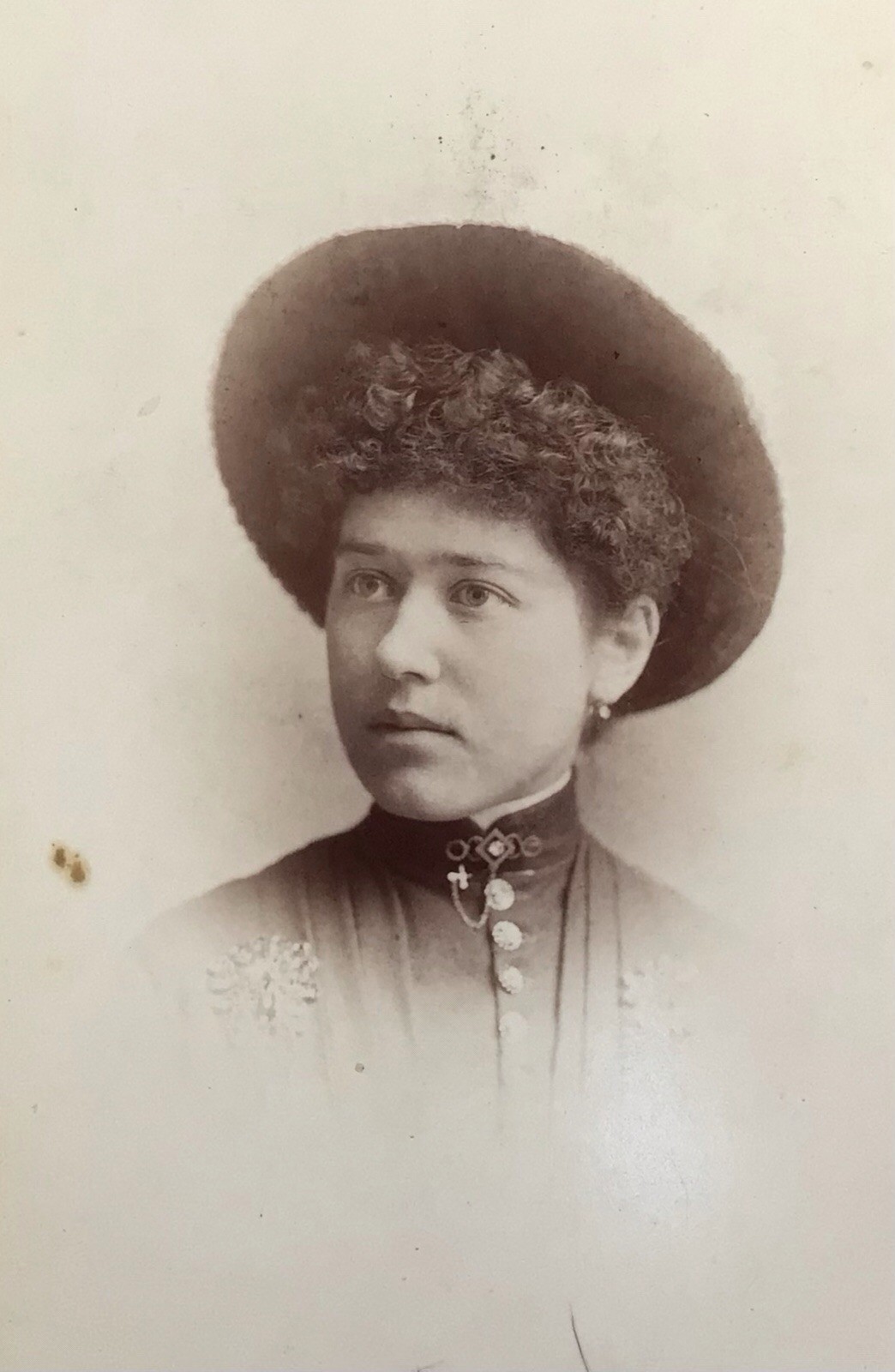 1890’s Antique Young Lady Beauty Hat CABINET CARD PHOTO Fond Du Lac Wisconsin 1890’s Antique Young Lady Beauty Hat CABINET CARD PHOTO Fond Du Lac Wisconsin