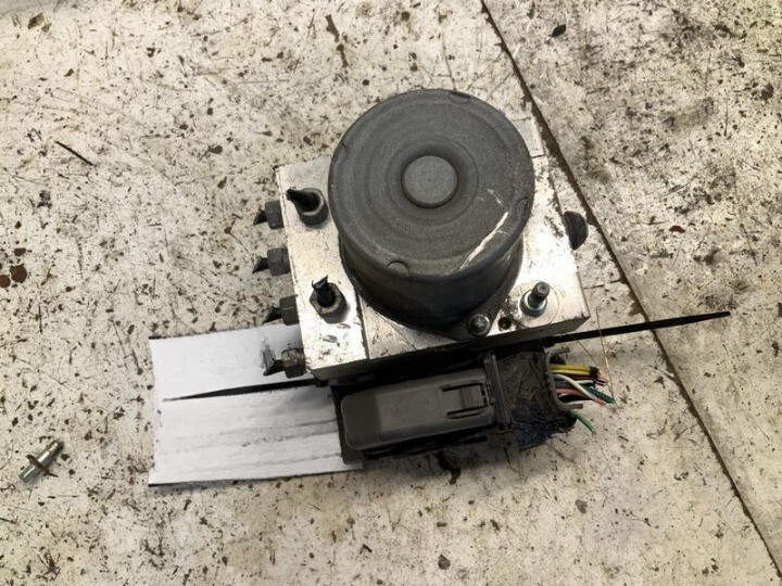 2009 Jeep liberty  ABS Anti-Lock Brake Pump Assembly Module 09 Genuine OEM