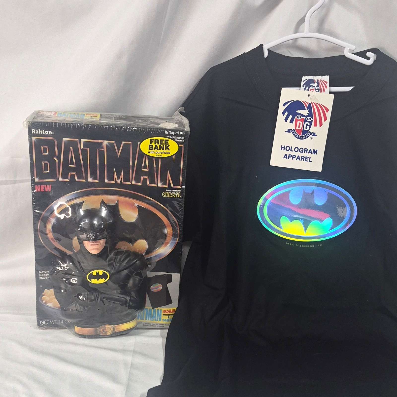 Vintage 1989 Batman Ralston Cereal Box Coin Bank & Hologram T-Shirt Set Vintage 1989 Batman Ralston Cereal Box Coin Bank & Hologram T-Shirt Set