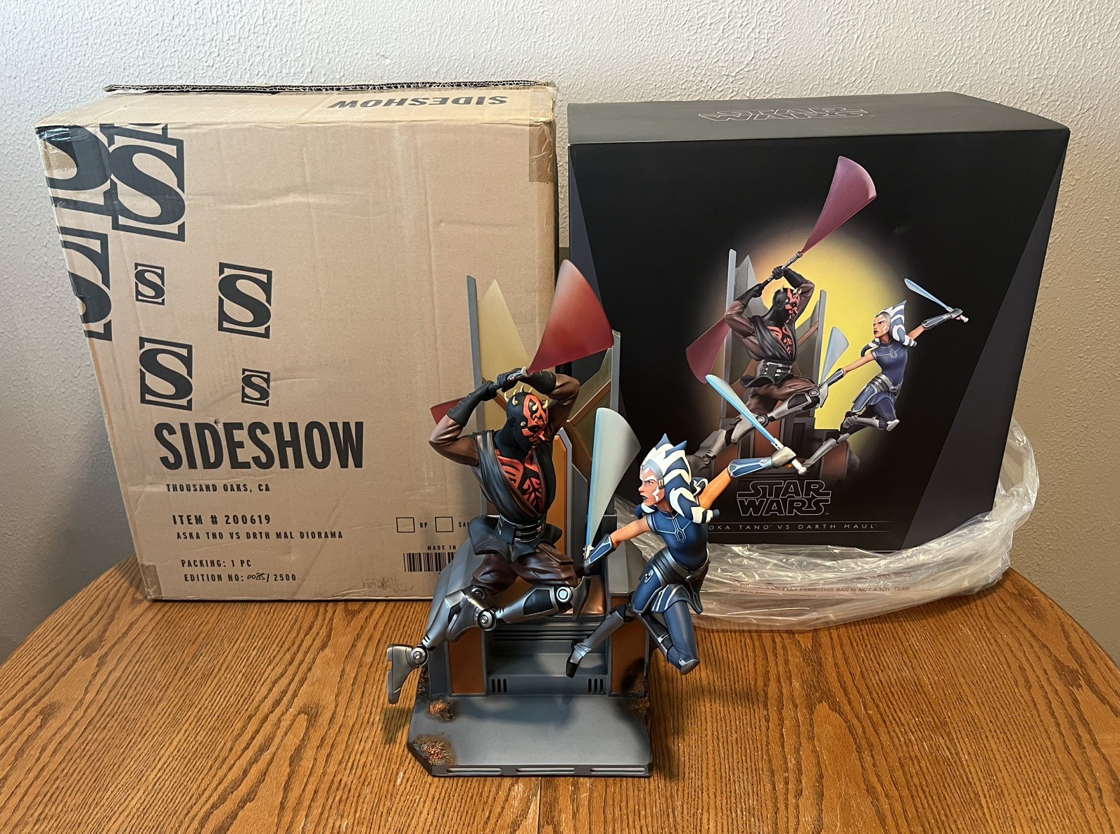 Sideshow Collectibles Star Wars Ahsoka Tano vs Darth Maul Diorama Statue Sideshow Collectibles Star Wars Ahsoka Tano vs Darth Maul Diorama Statue