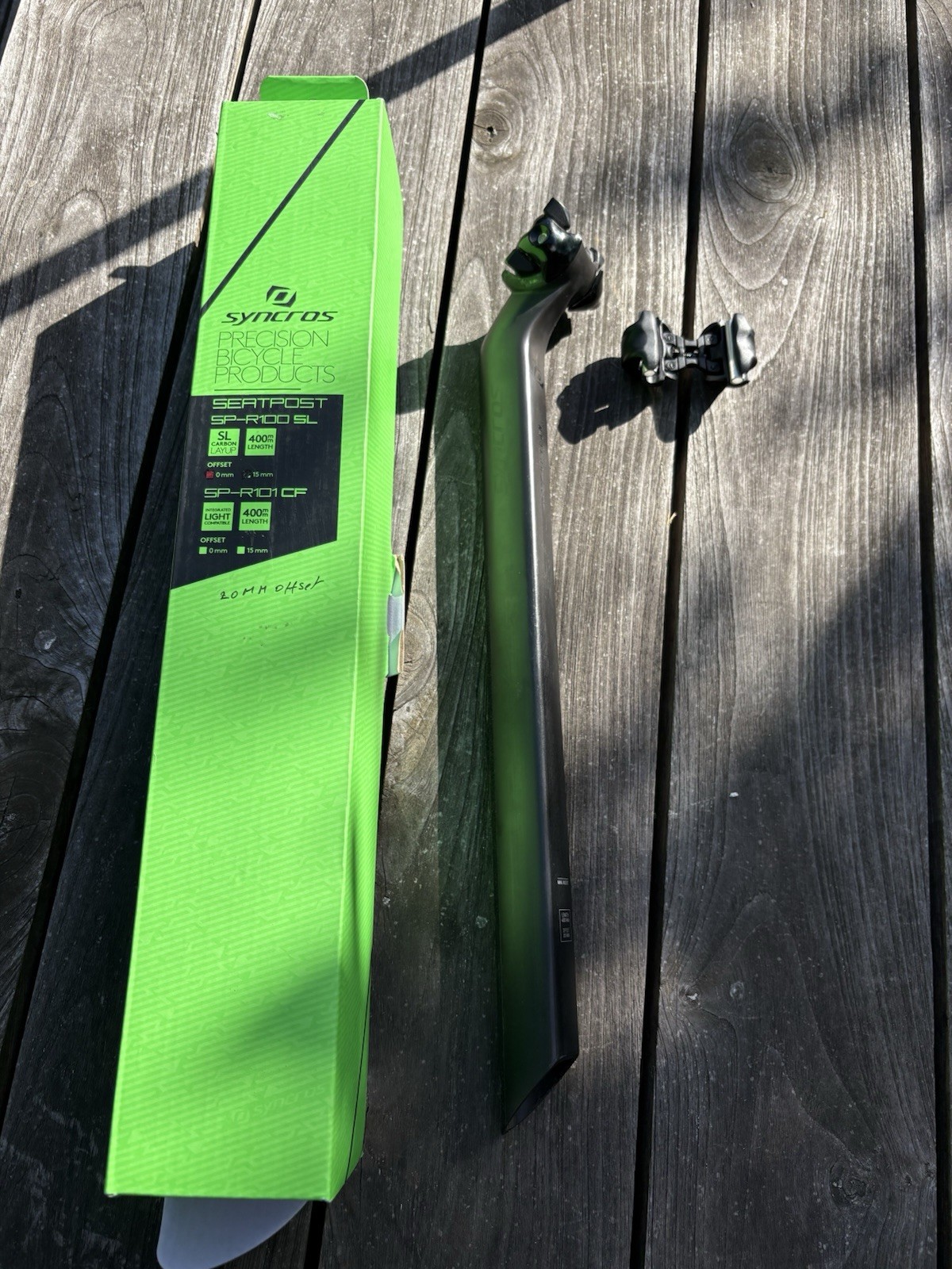 Syncros SP-R100-SL Carbon Fiber Aero Road Seatpost 27.2mm x 400mm Black Syncros SP-R100-SL Carbon Fiber Aero Road Seatpost 27.2mm x 400mm Black