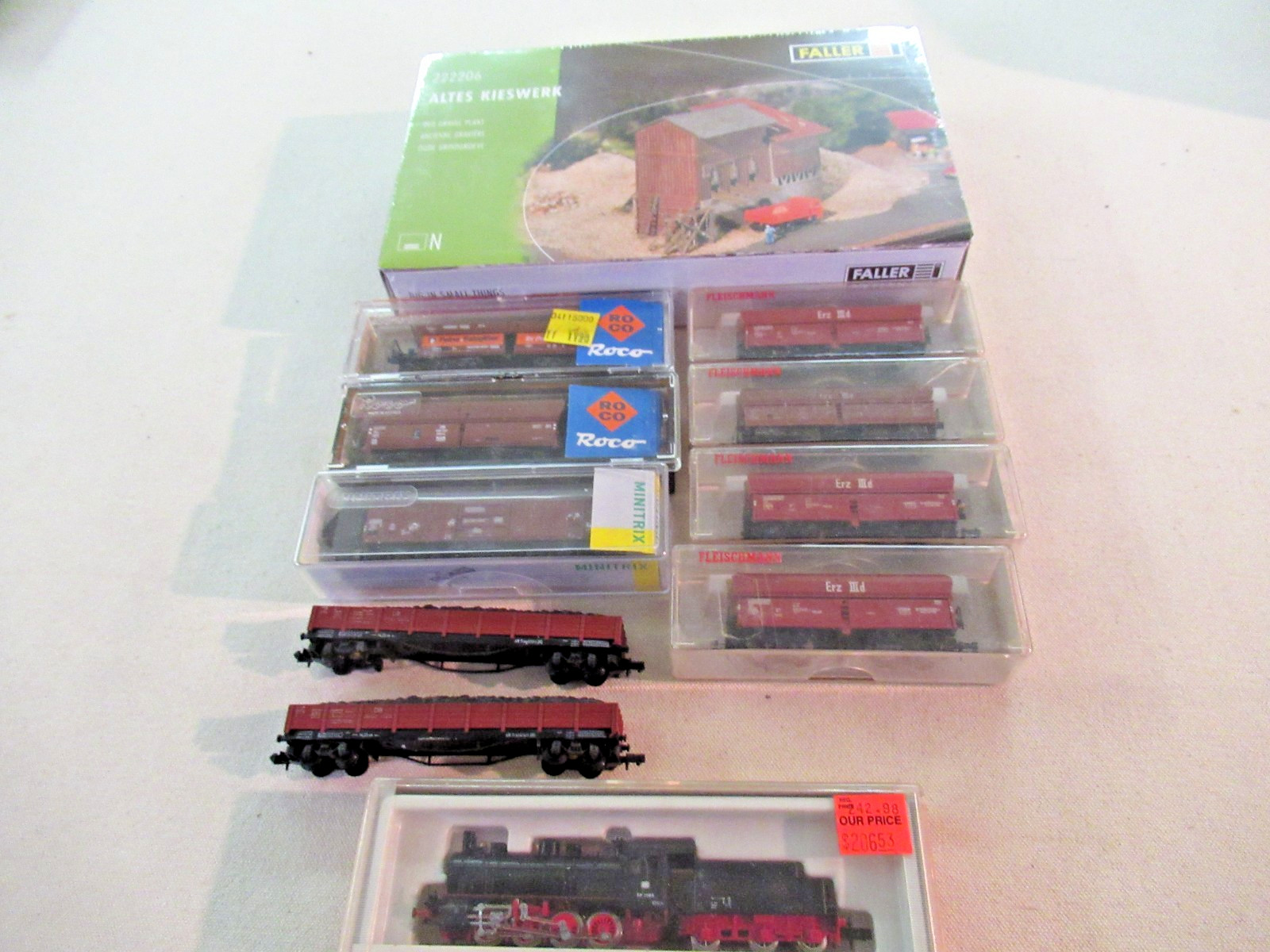 n scale lot coal carw/engine and gravel plant n scale lot coal carw/engine and gravel plant