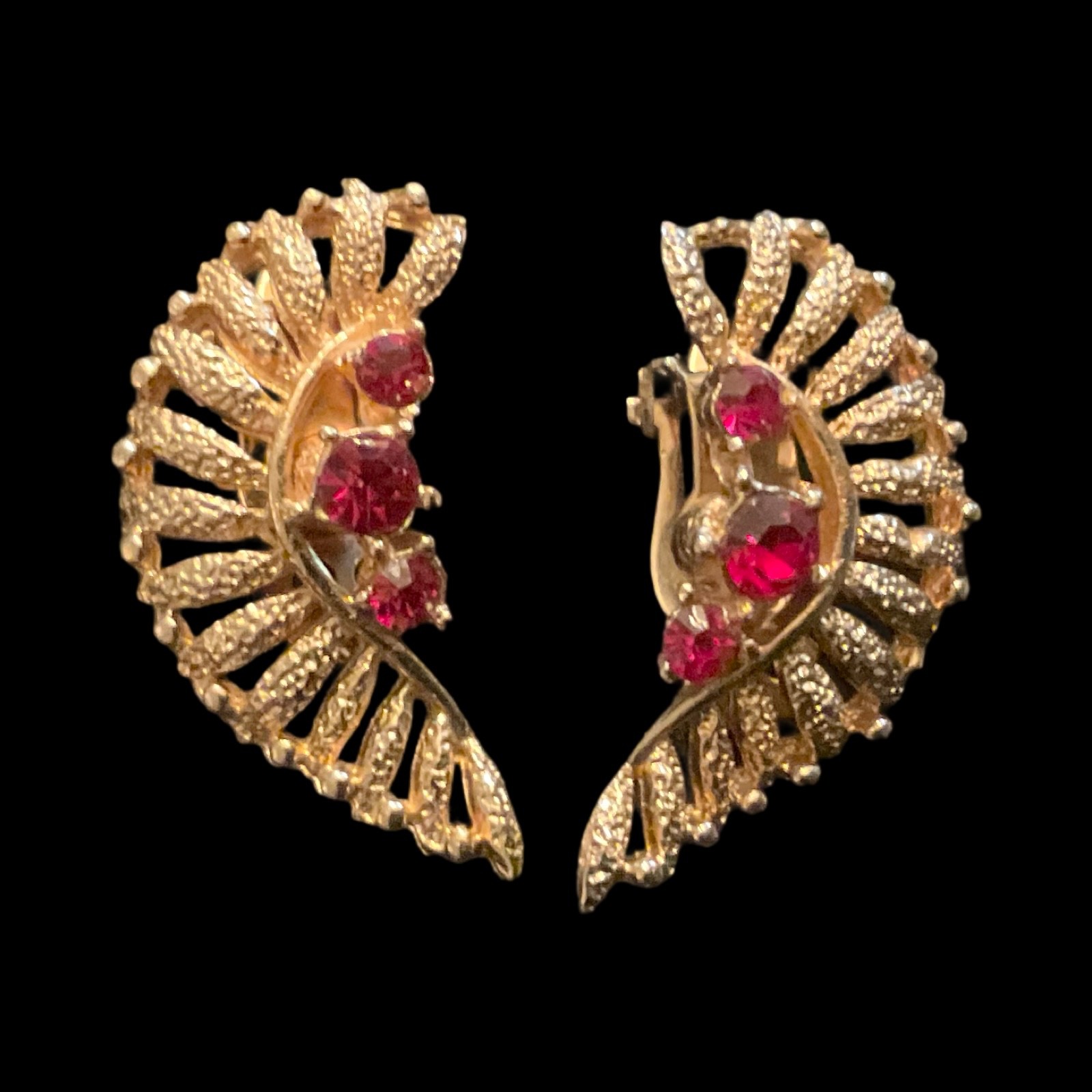 Lovely Vintage Ruby Red Rhinestone Filigree Earrings Lovely Vintage Ruby Red Rhinestone Filigree Earrings
