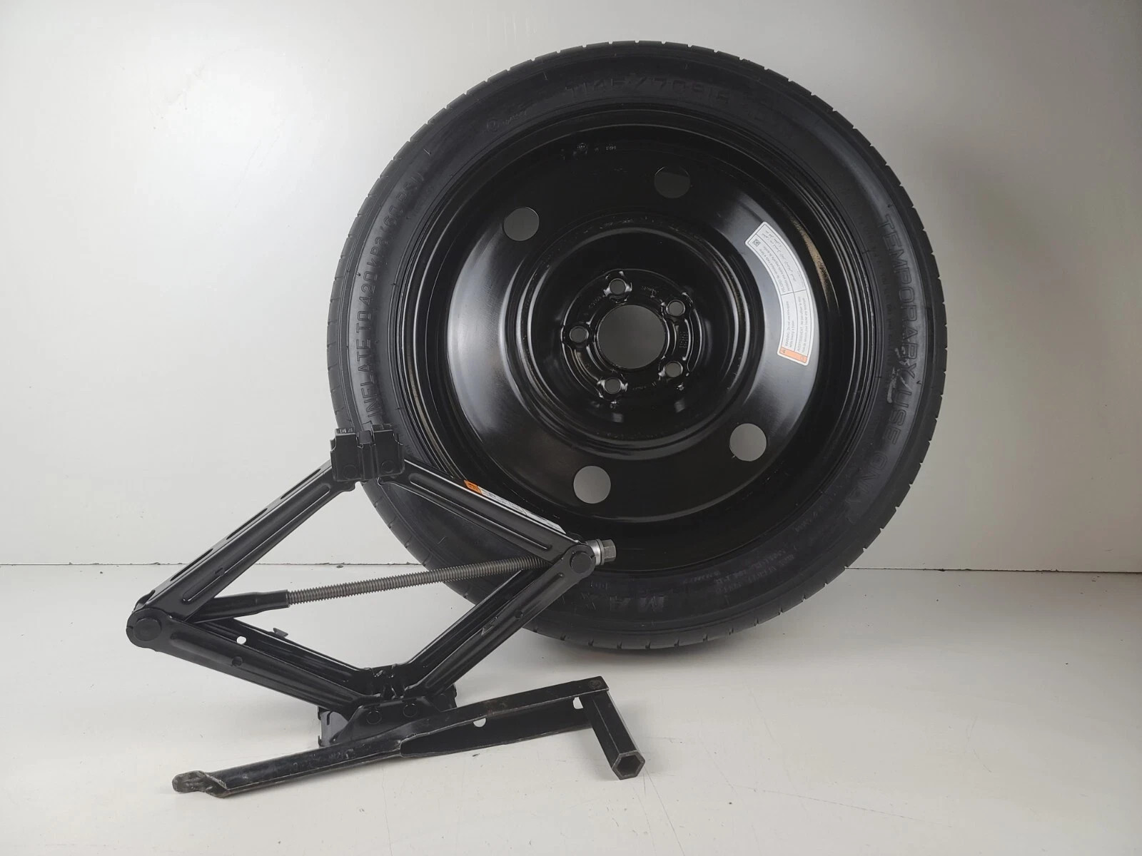Spare Tire W/Jack Kit 18