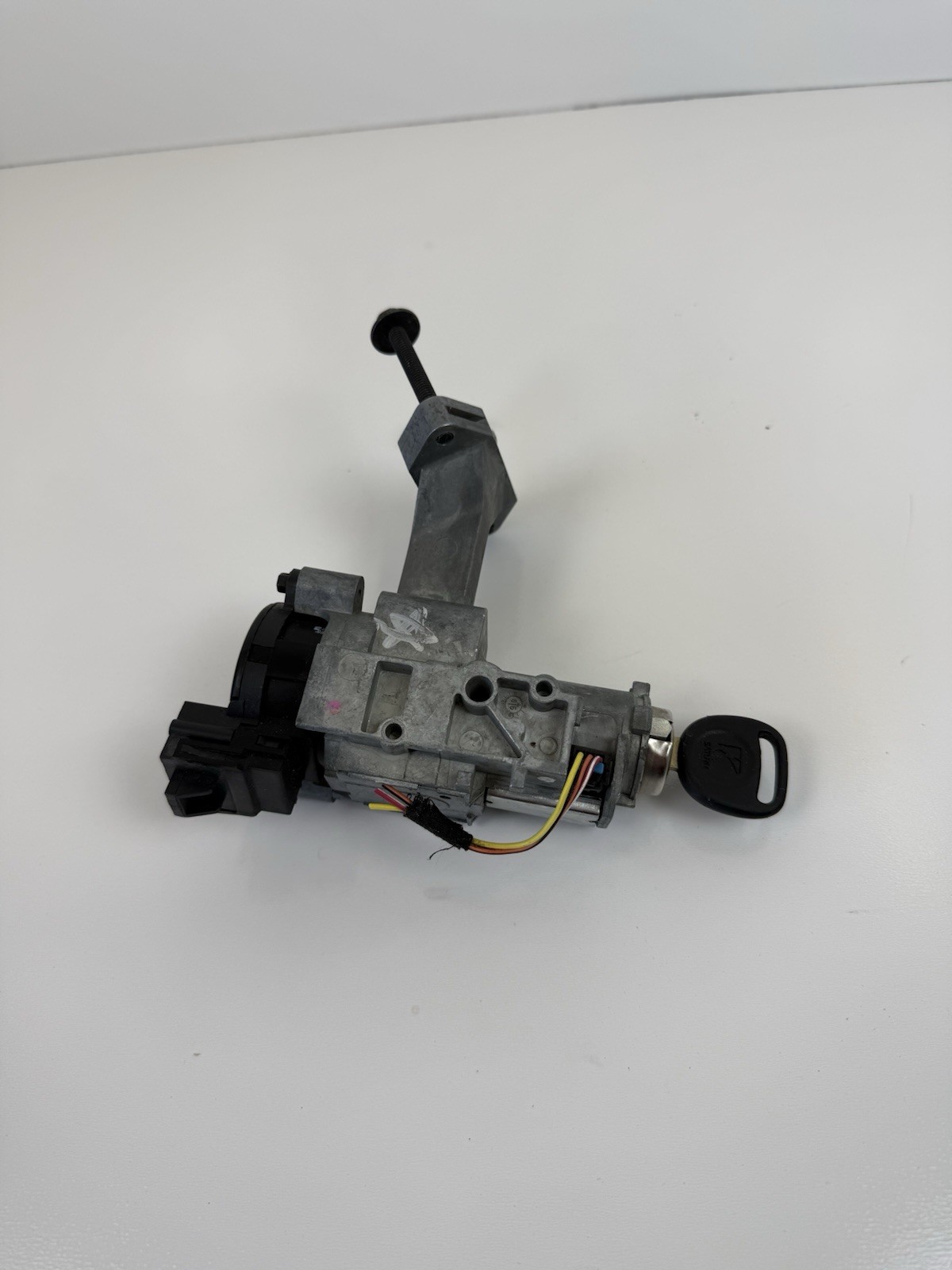 2002-2007 Saturn Vue Ignition Switch Lock Cylinder Assembly With Key 2002-2007 Saturn Vue Ignition Switch Lock Cylinder Assembly With Key