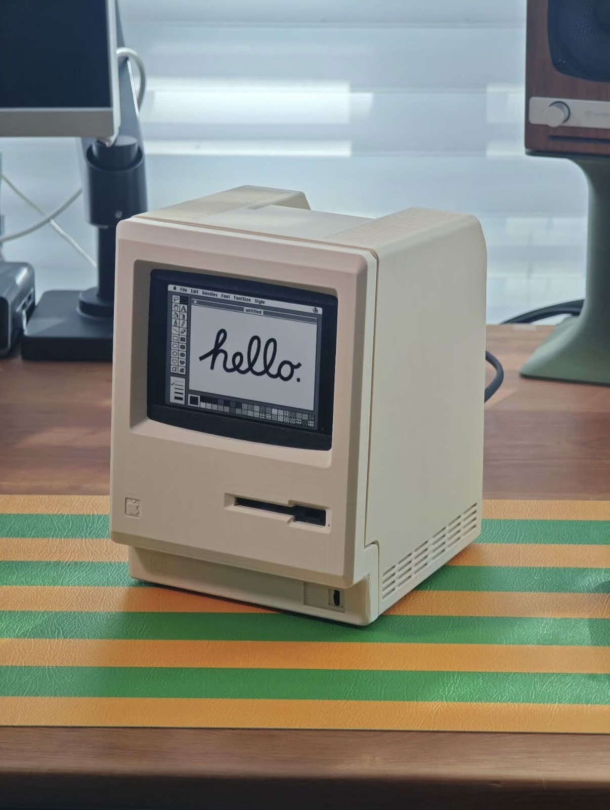 Retro Macintosh-Style Case for Mac Mini M4 with 5in Screen & Storage