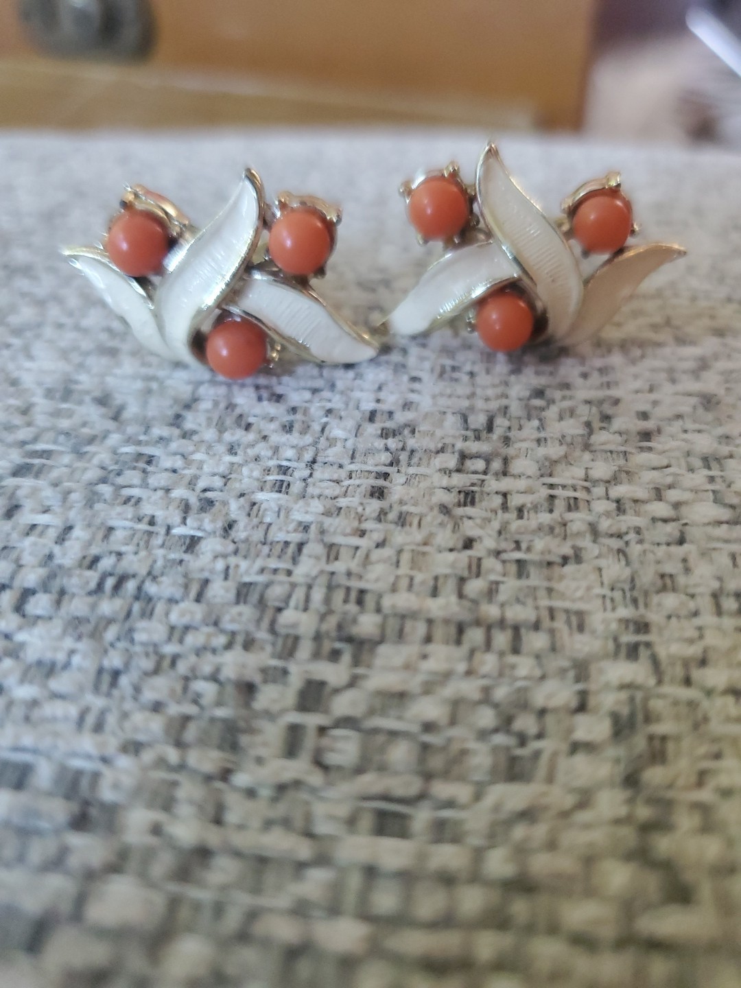 Vintage Sarah Cov Clip On Earnings Coral Gold Tone Earrings Vintage Sarah Cov Clip On Earnings Coral Gold Tone Earrings