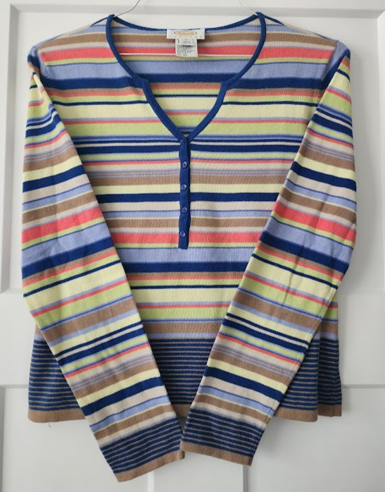 Talbot\'s size M multi-color long-sleeve top with blue trim Talbot\'s size M multi-color long-sleeve top with blue trim