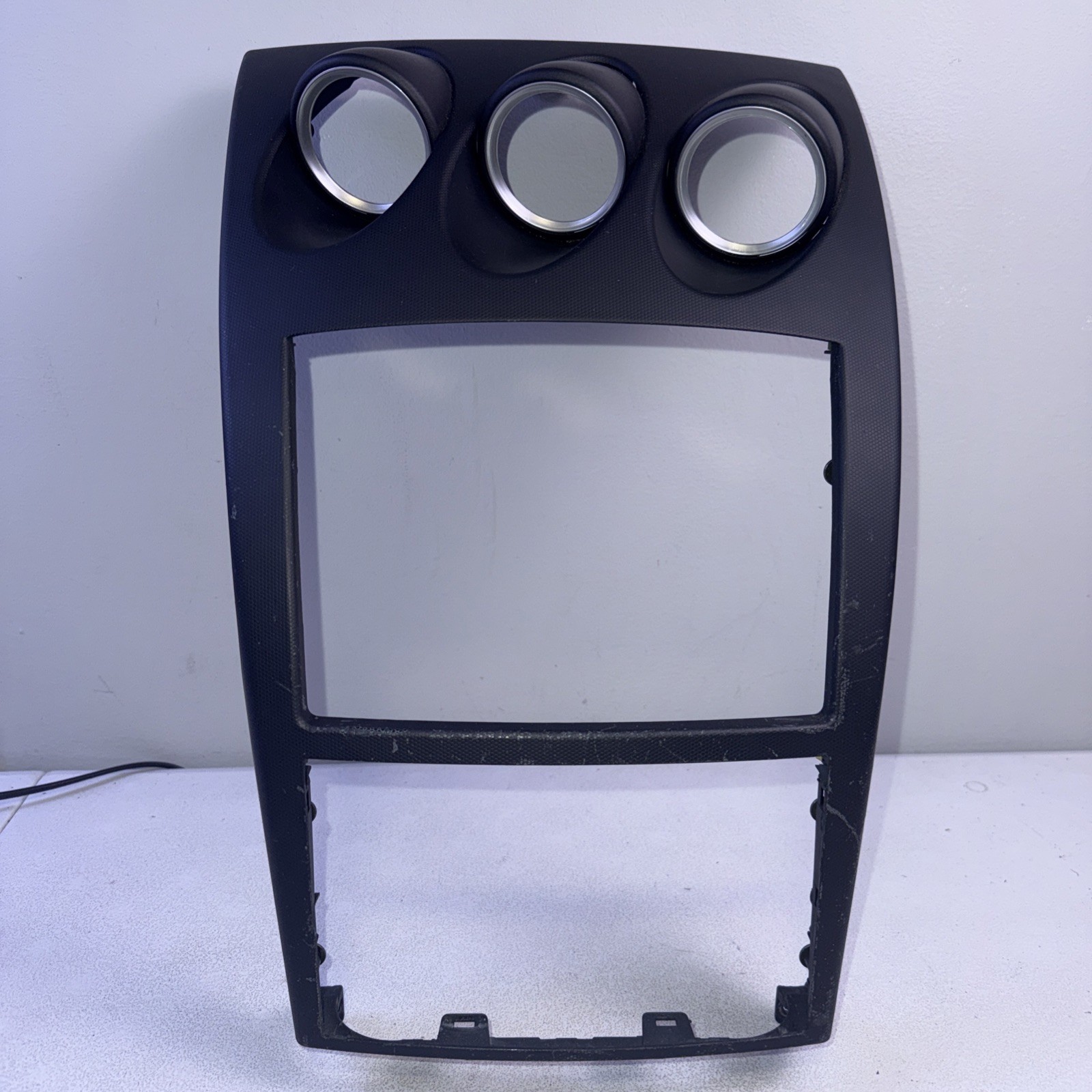 2003-05 NISSAN 350Z ROADSTER CENTER RADIO BEZEL WATERFALL BEZEL 68260CD000 OEM 2003-05 NISSAN 350Z ROADSTER CENTER RADIO BEZEL WATERFALL BEZEL 68260CD000 OEM