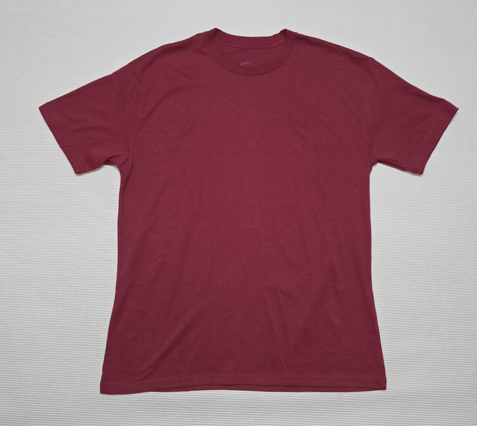 True Classic Men\'s Crew Neck Shirt Short Sleeve Dark Maroon Size Large  New