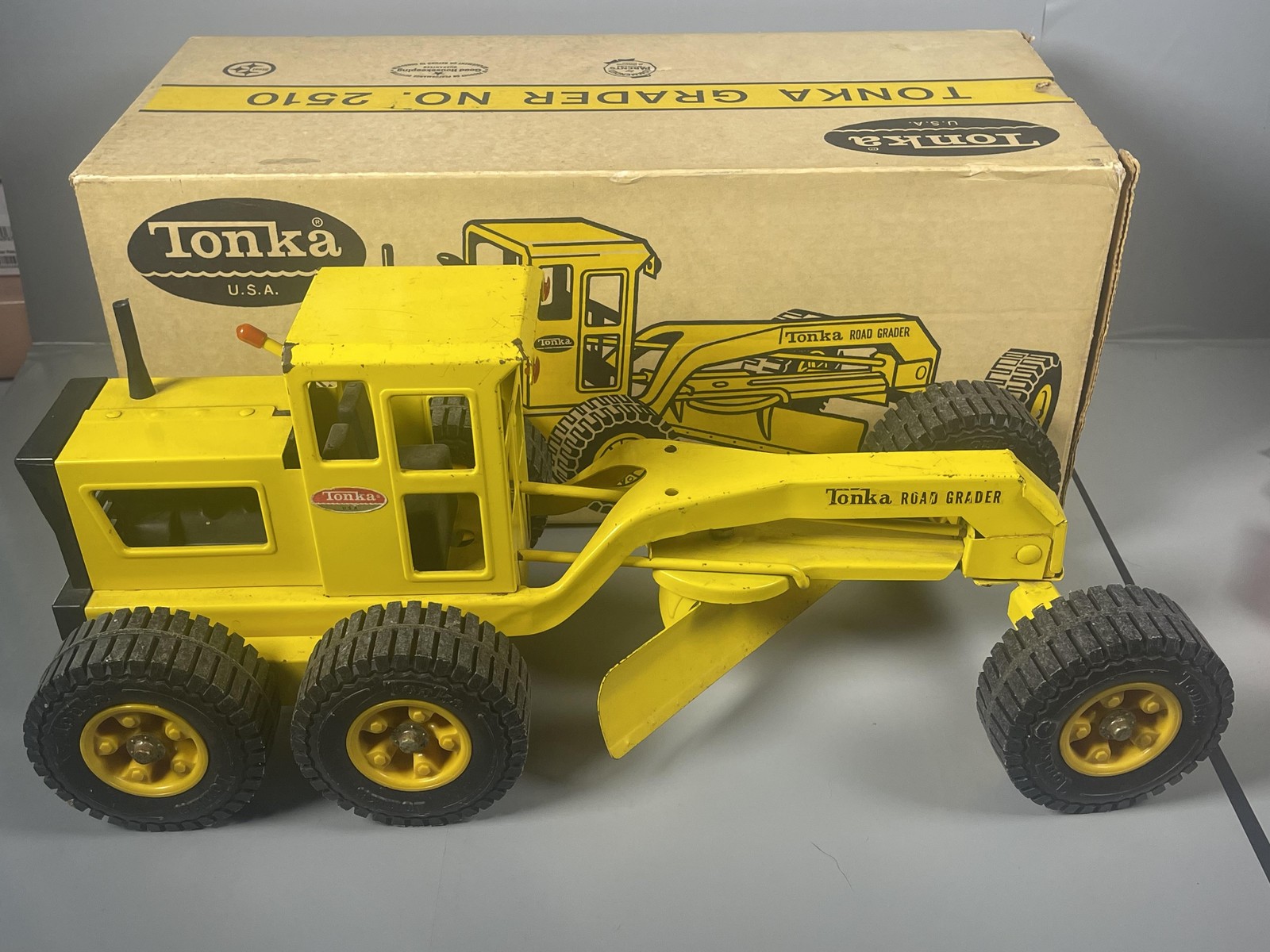 Vintage Tonka Road Grader No 2510 Pressed Steel Toy Truck USA Yellow W Box