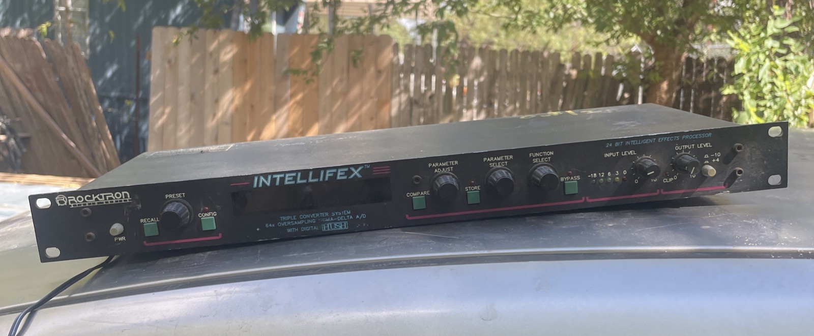 Rocktron Intelliflex 24-Bit Intelligent Effects Processor Triple Converter Rocktron Intelliflex 24-Bit Intelligent Effects Processor Triple Converter